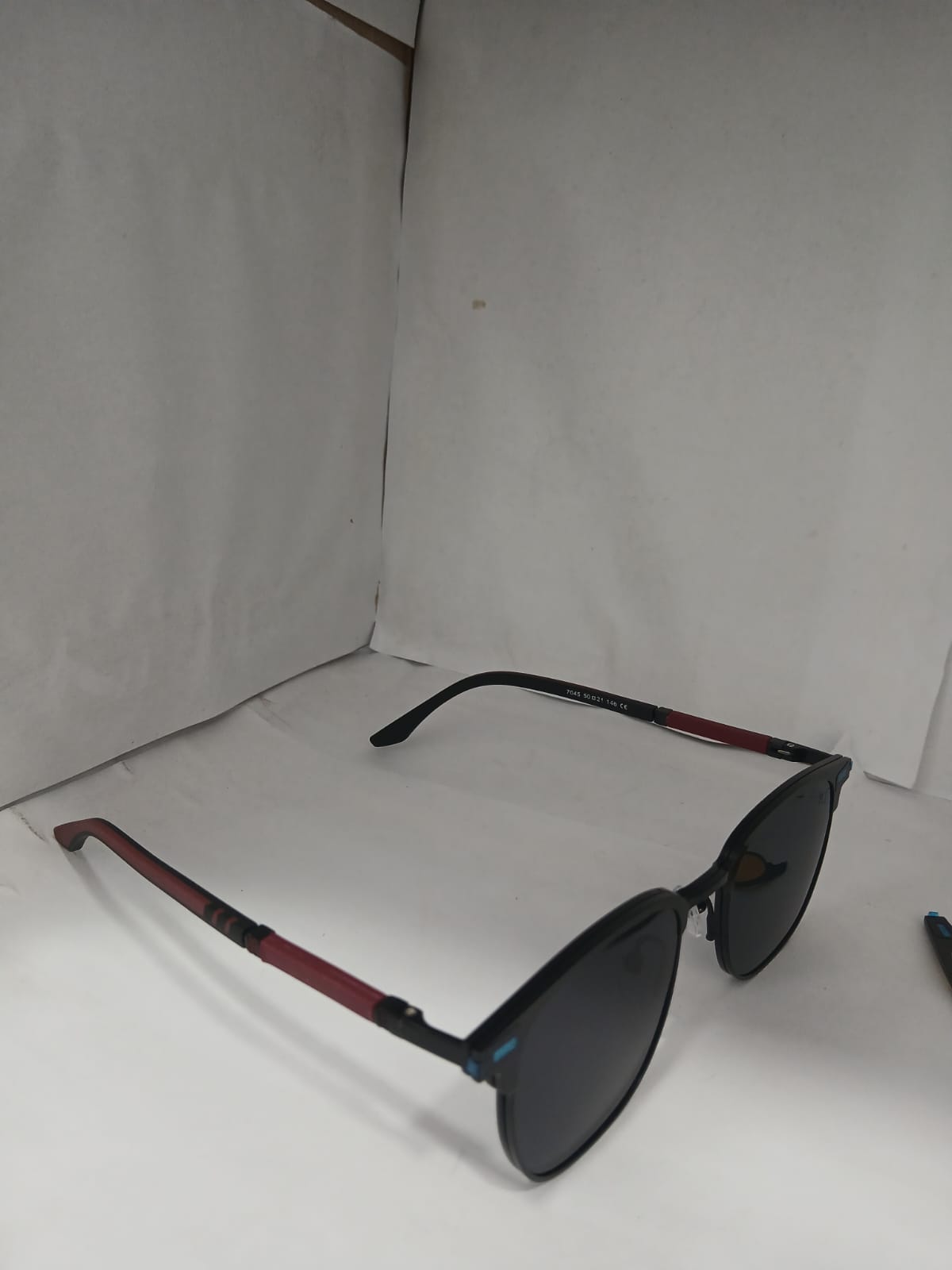 EYEGLASS - Black Thumbnail