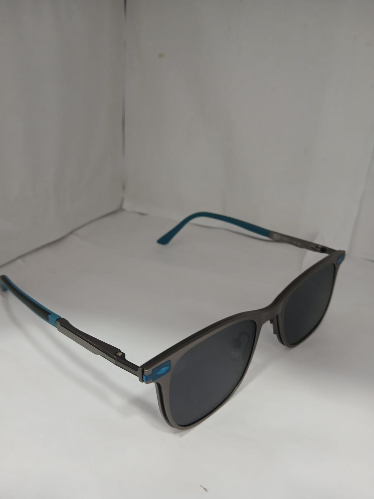 EYEGLASS - Gray Thumbnail