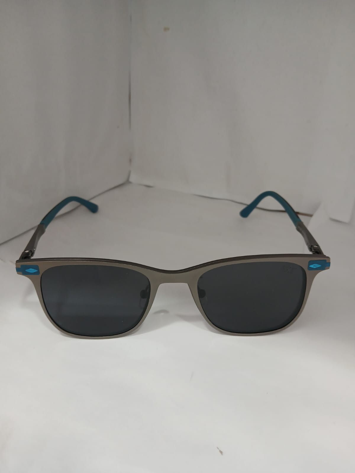 EYEGLASS - Gray Thumbnail