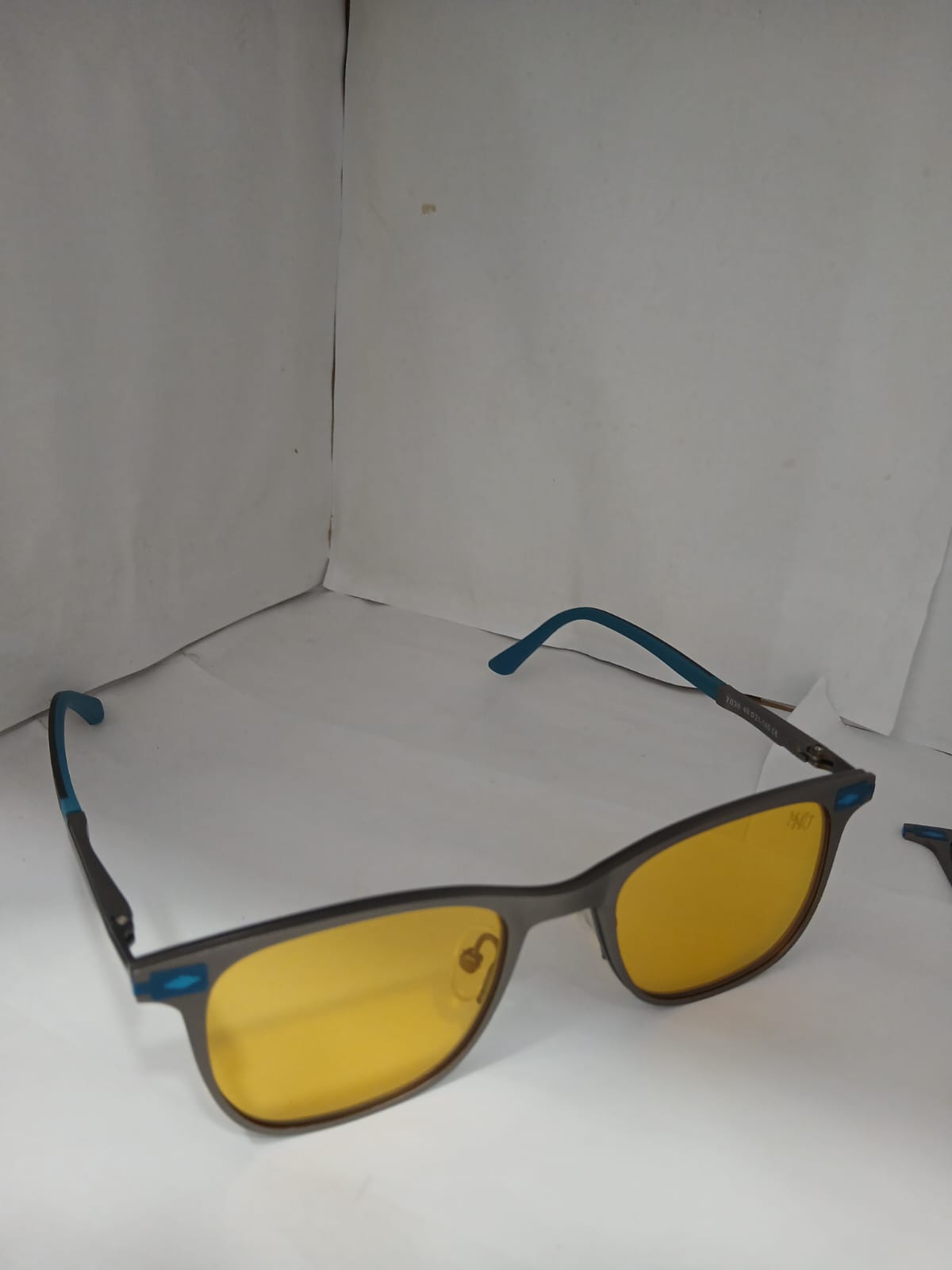 EYEGLASS - Gray Thumbnail