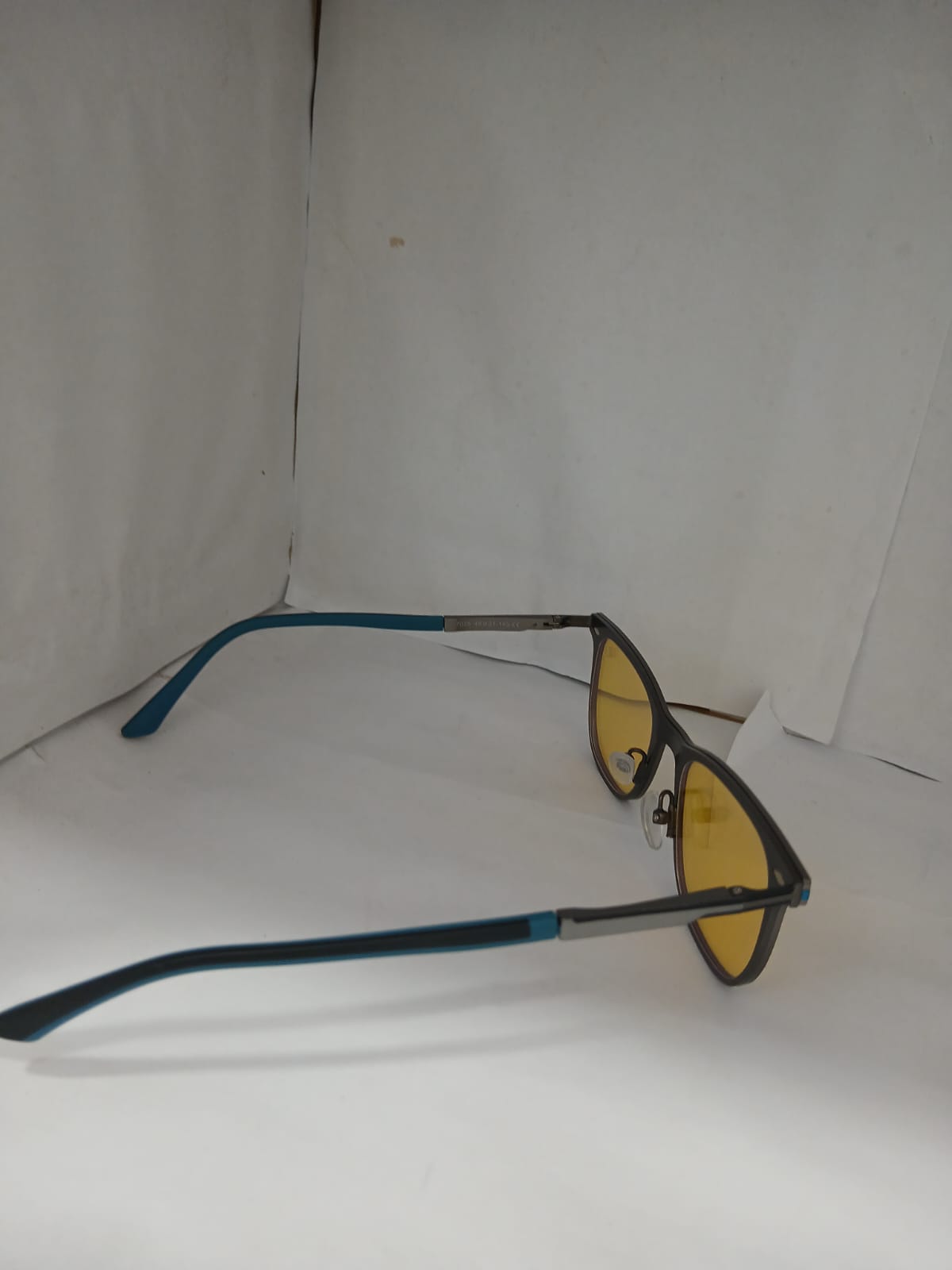 EYEGLASS - Gray Thumbnail