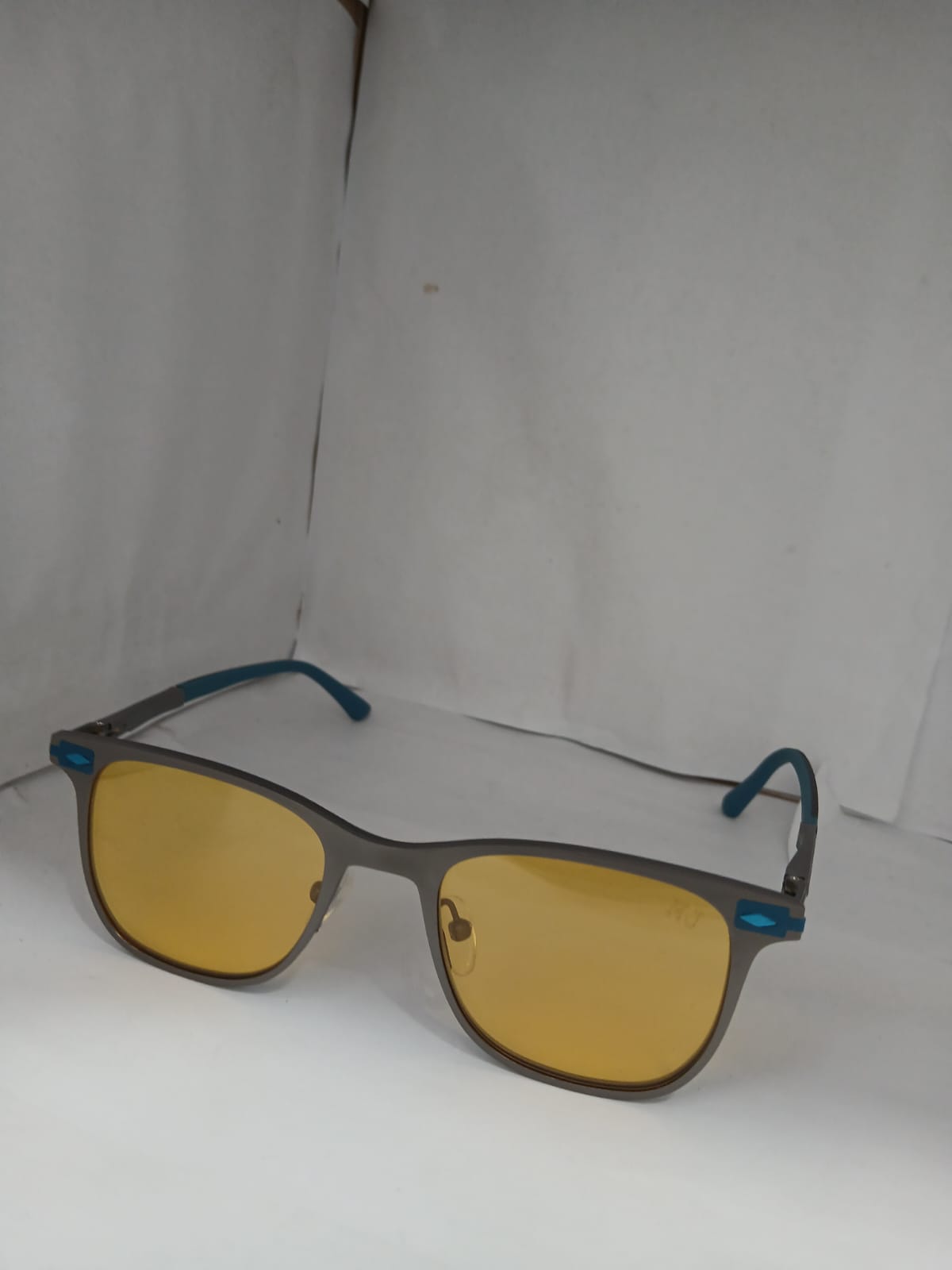 EYEGLASS - Gray Thumbnail
