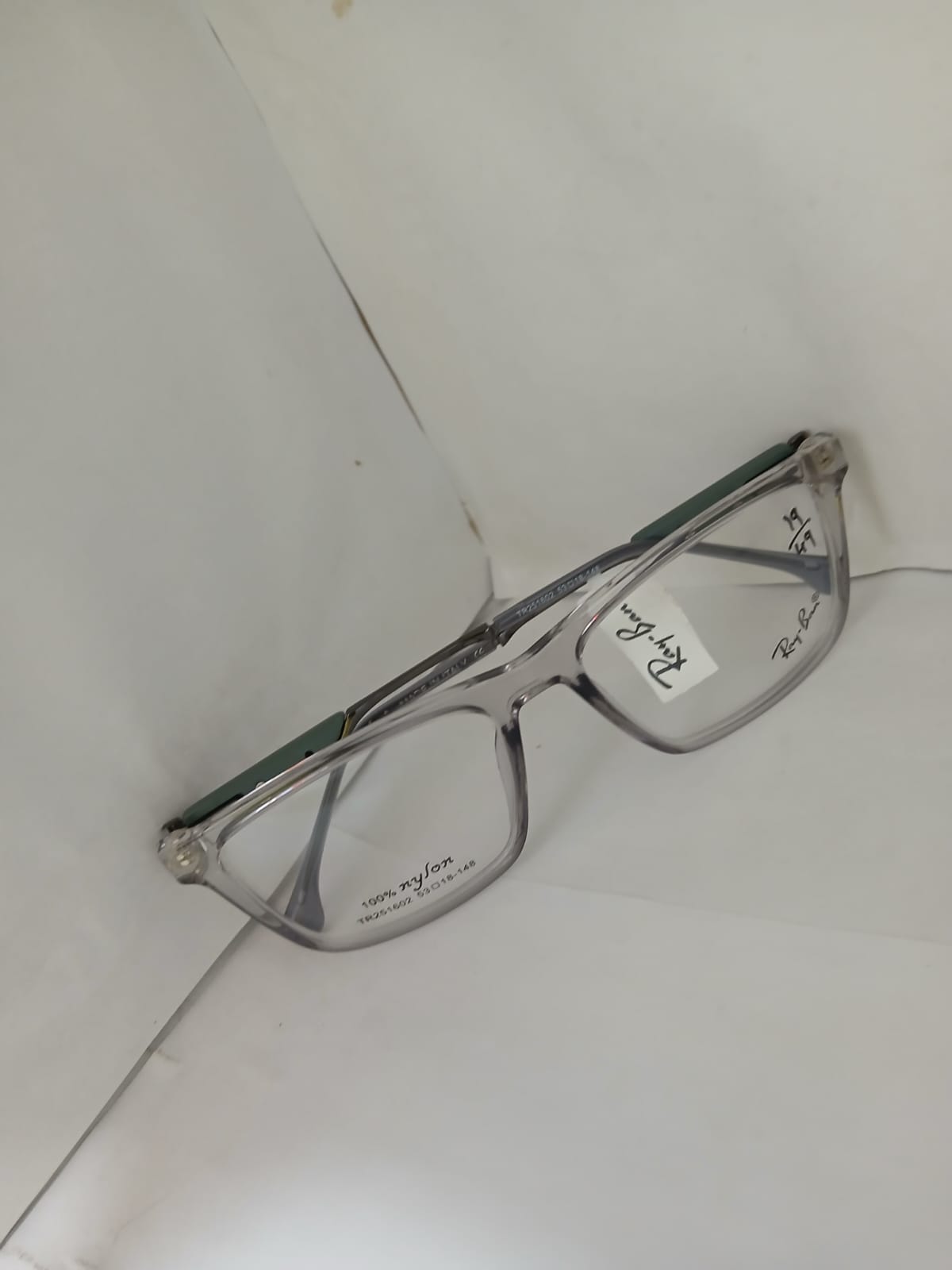 EYEGLASS
