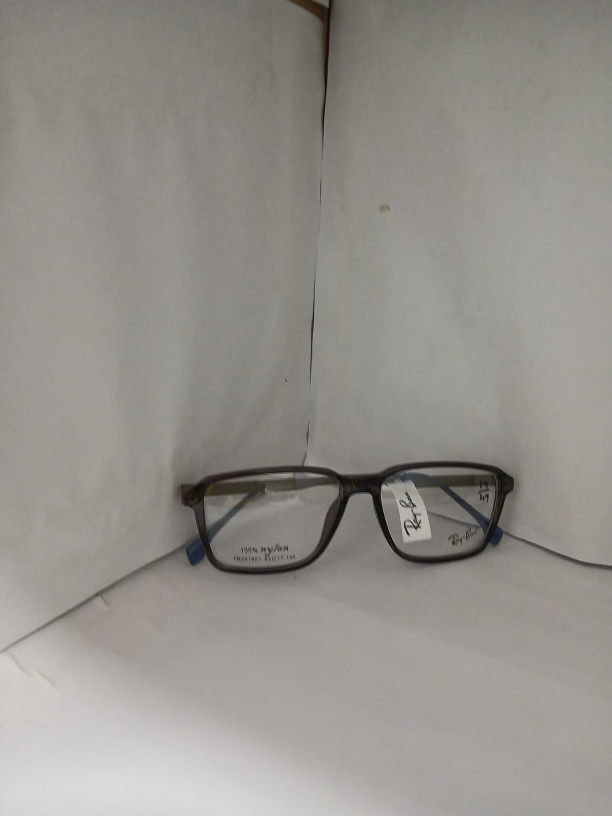 EYEGLASS - Gray Thumbnail