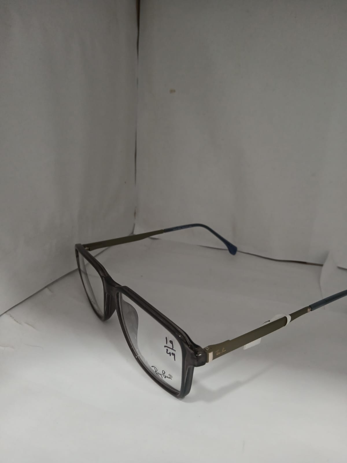 EYEGLASS - Gray Thumbnail