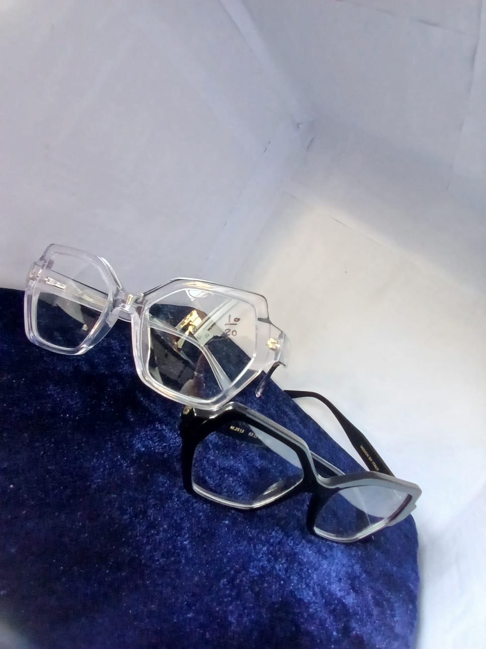 EYEGLASS - Black