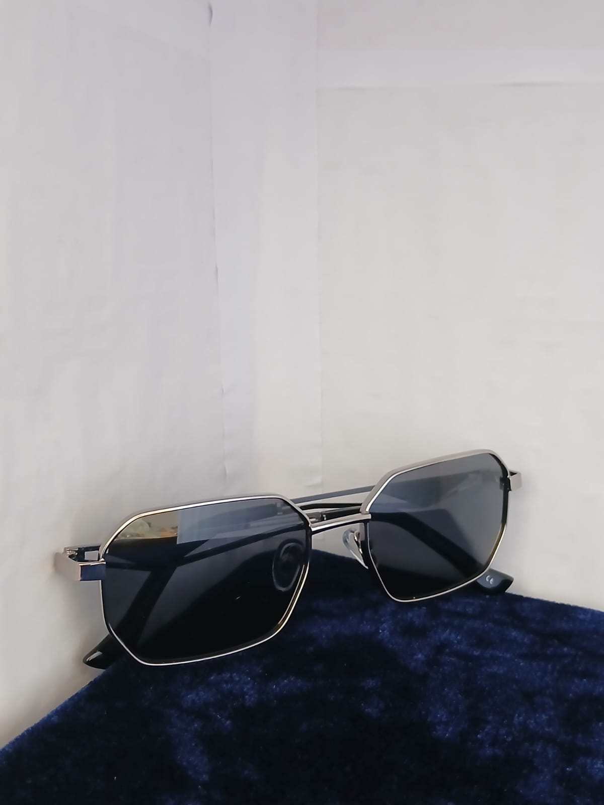 sunglasses - Black Thumbnail