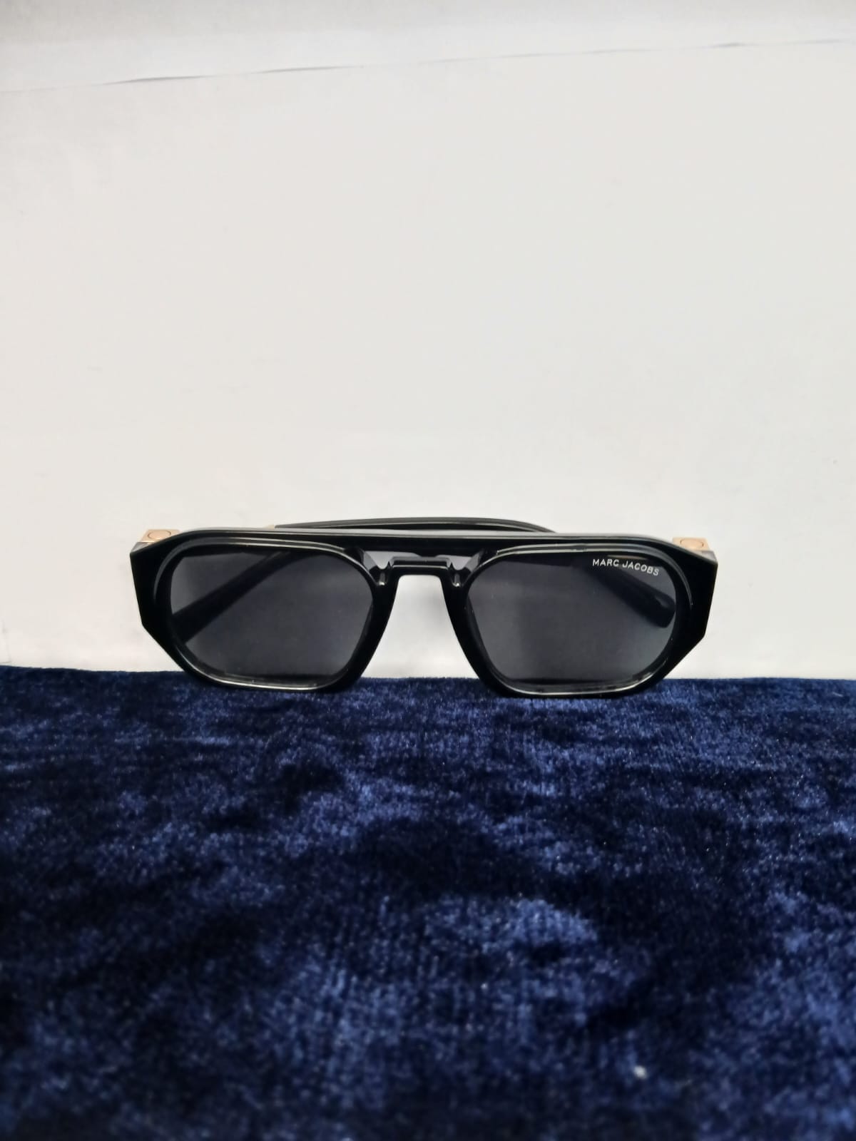 sunglasses - Black Thumbnail