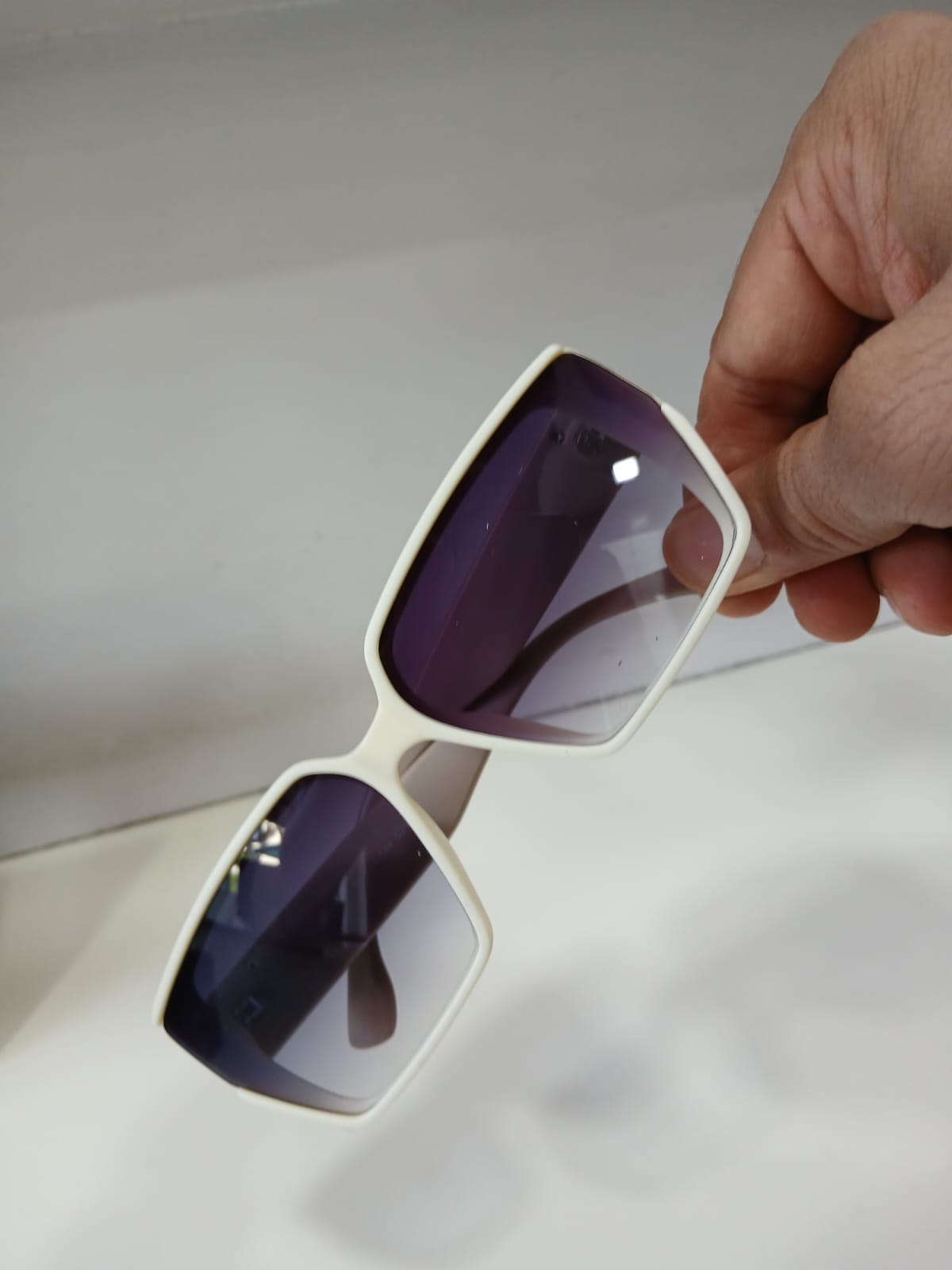sunglasses - White Thumbnail