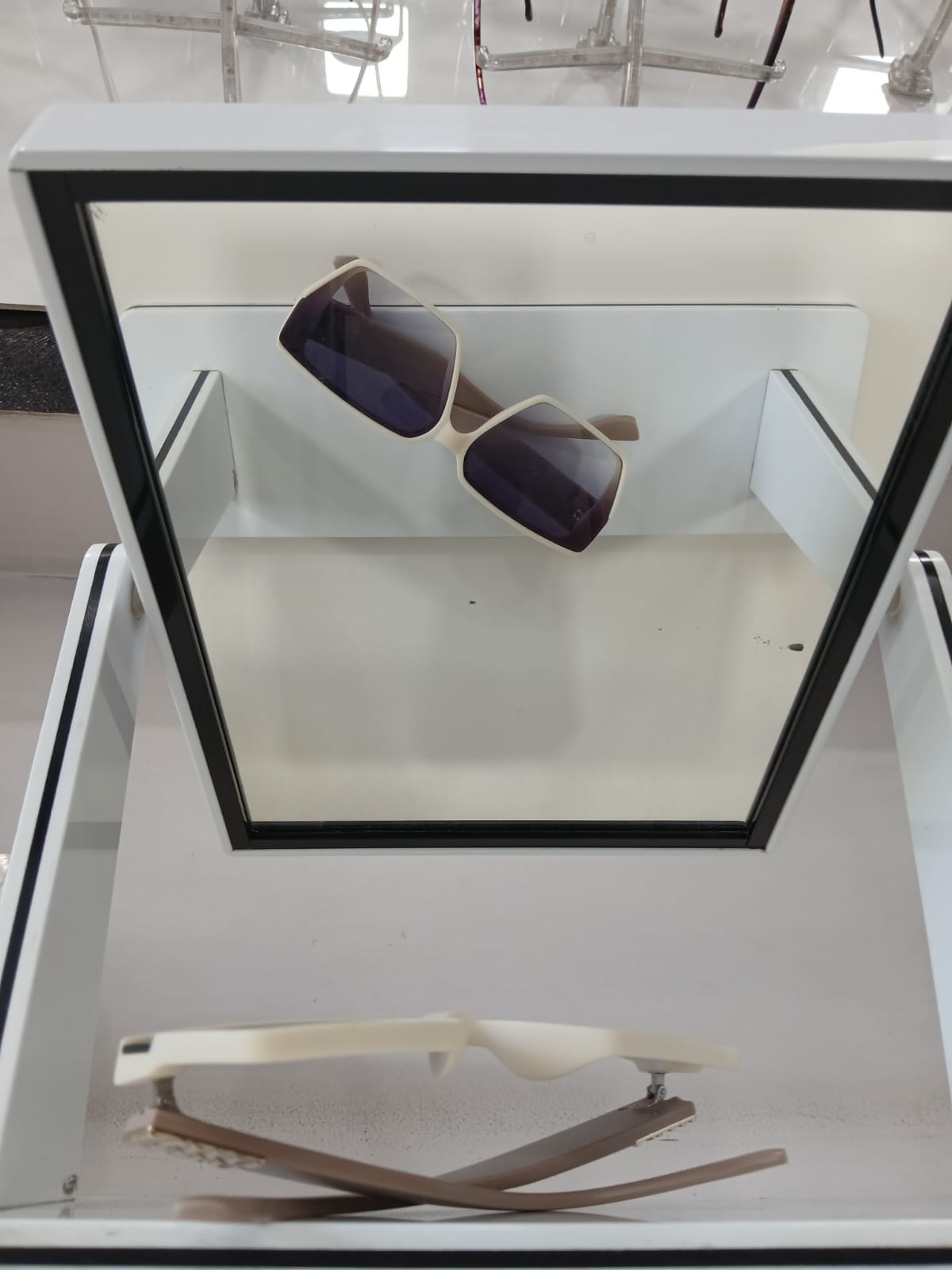 sunglasses - White Thumbnail