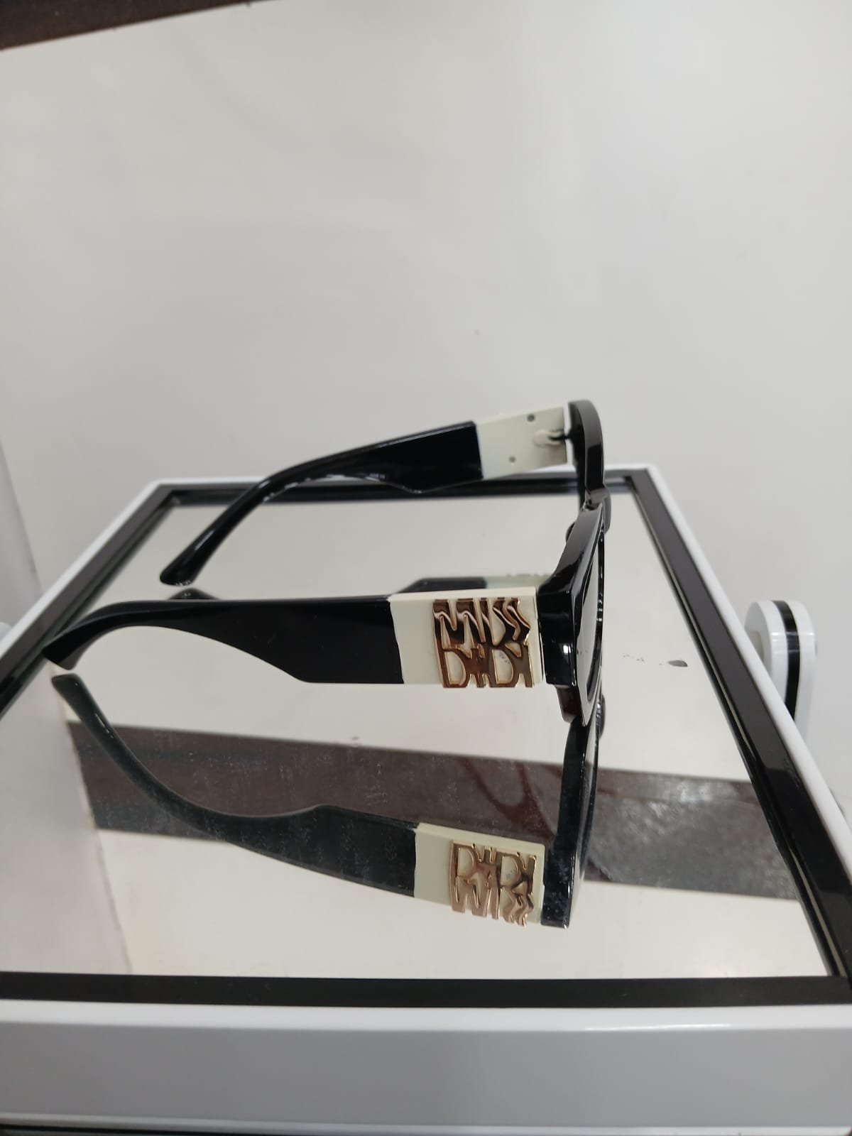 sunglasses - Black Thumbnail