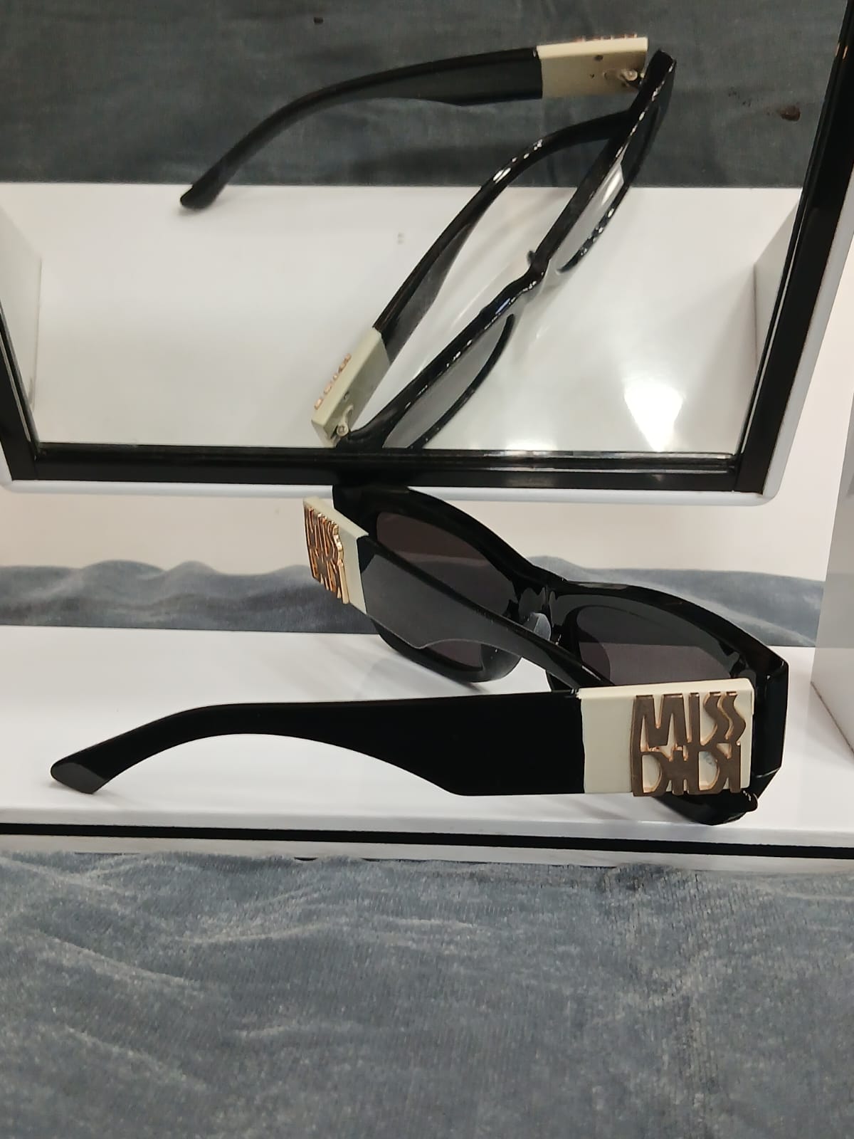 sunglasses - Black Thumbnail