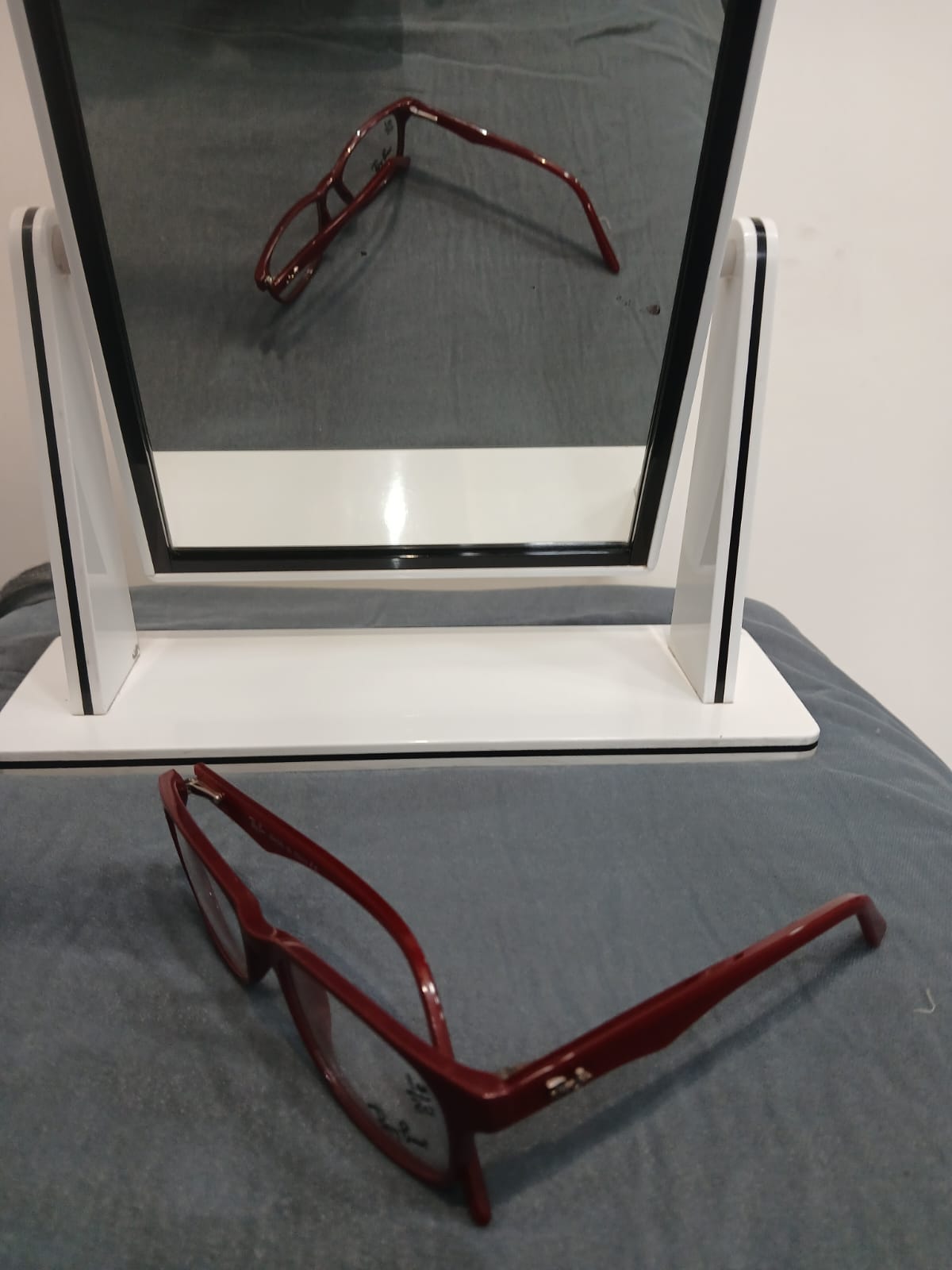 EYEGLASS - Maroon Thumbnail
