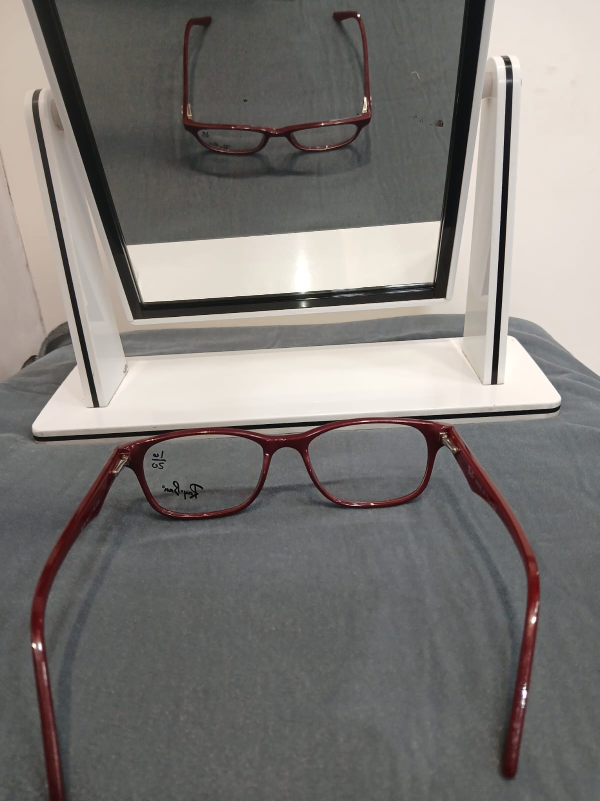 EYEGLASS - Maroon Thumbnail