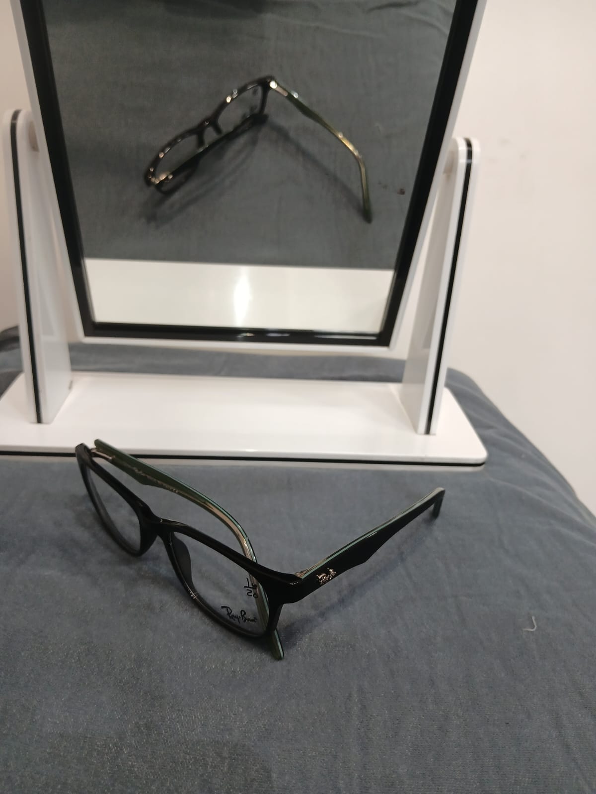 EYEGLASS - Black