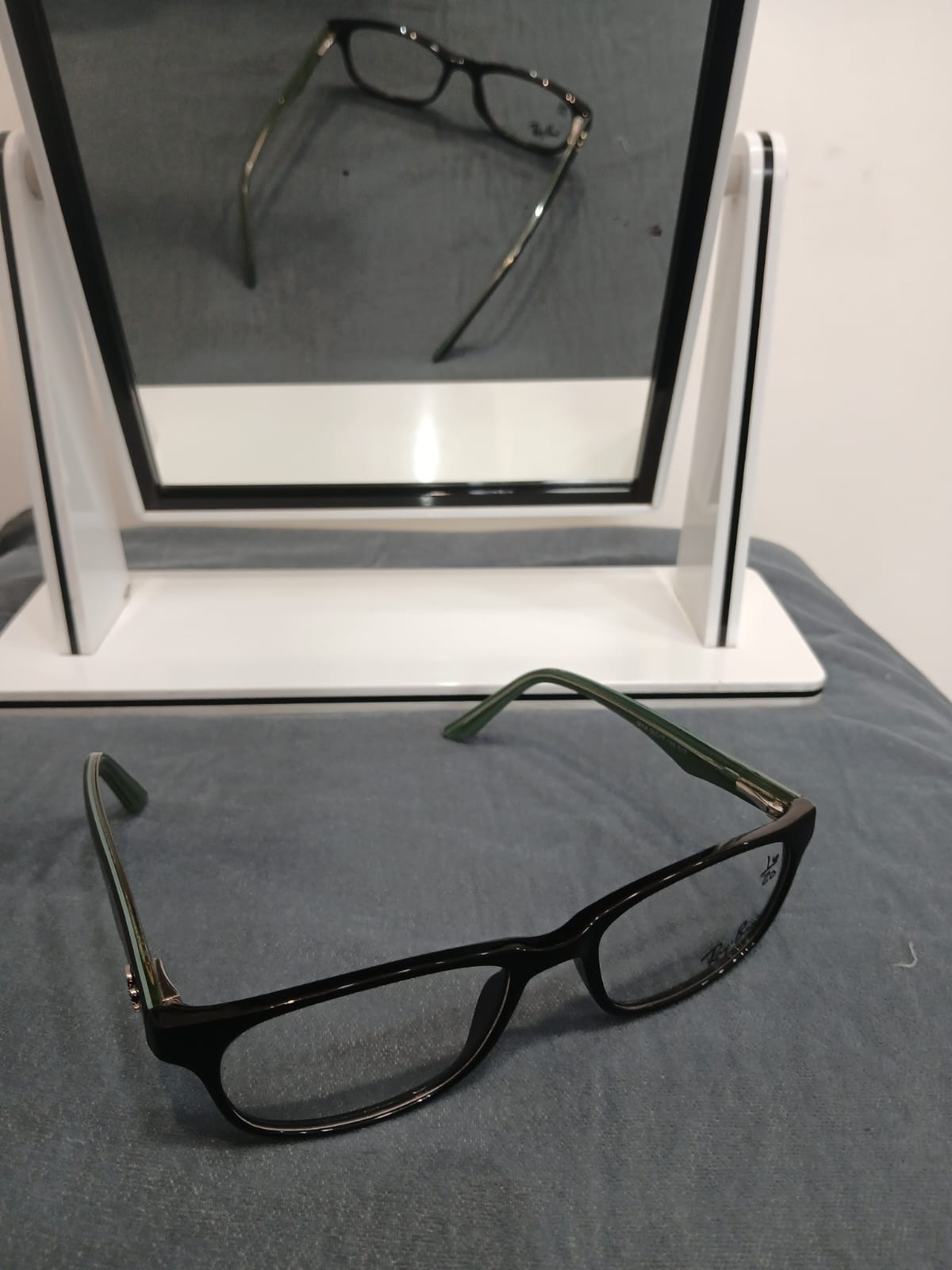 EYEGLASS - Black Thumbnail