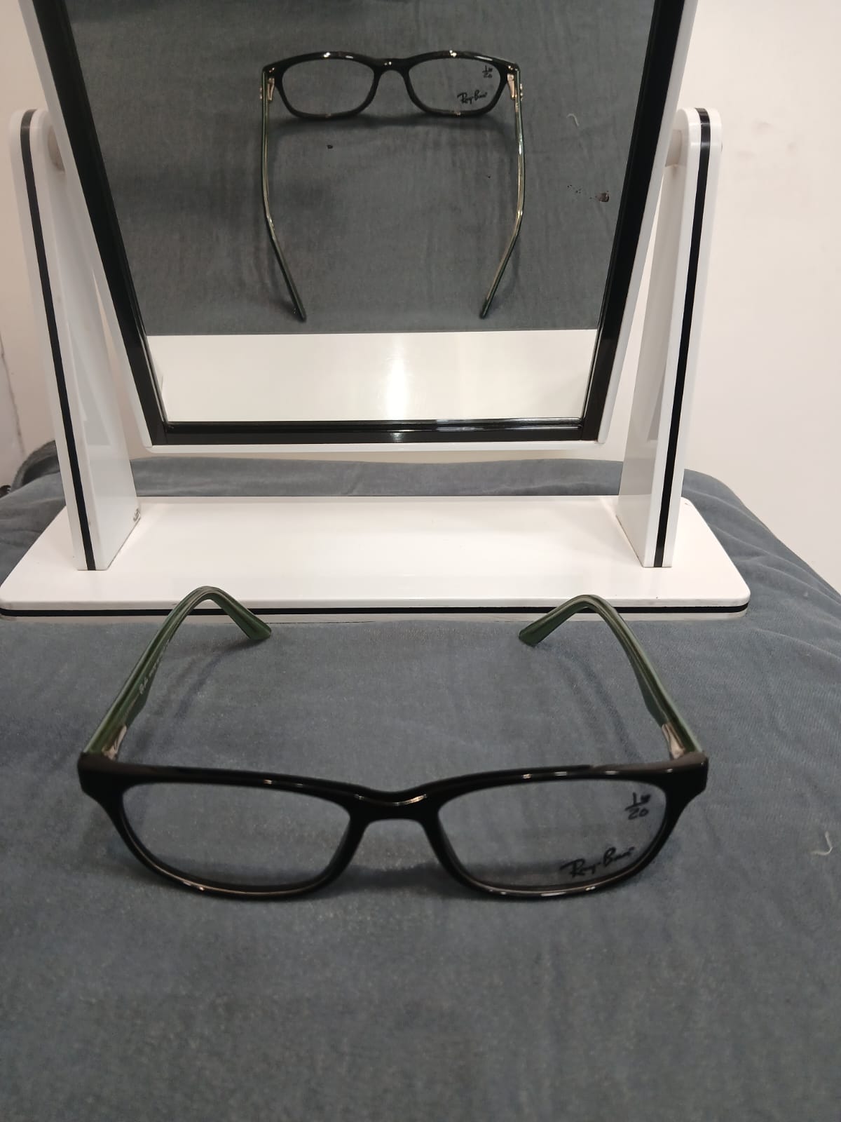 EYEGLASS - Black Thumbnail