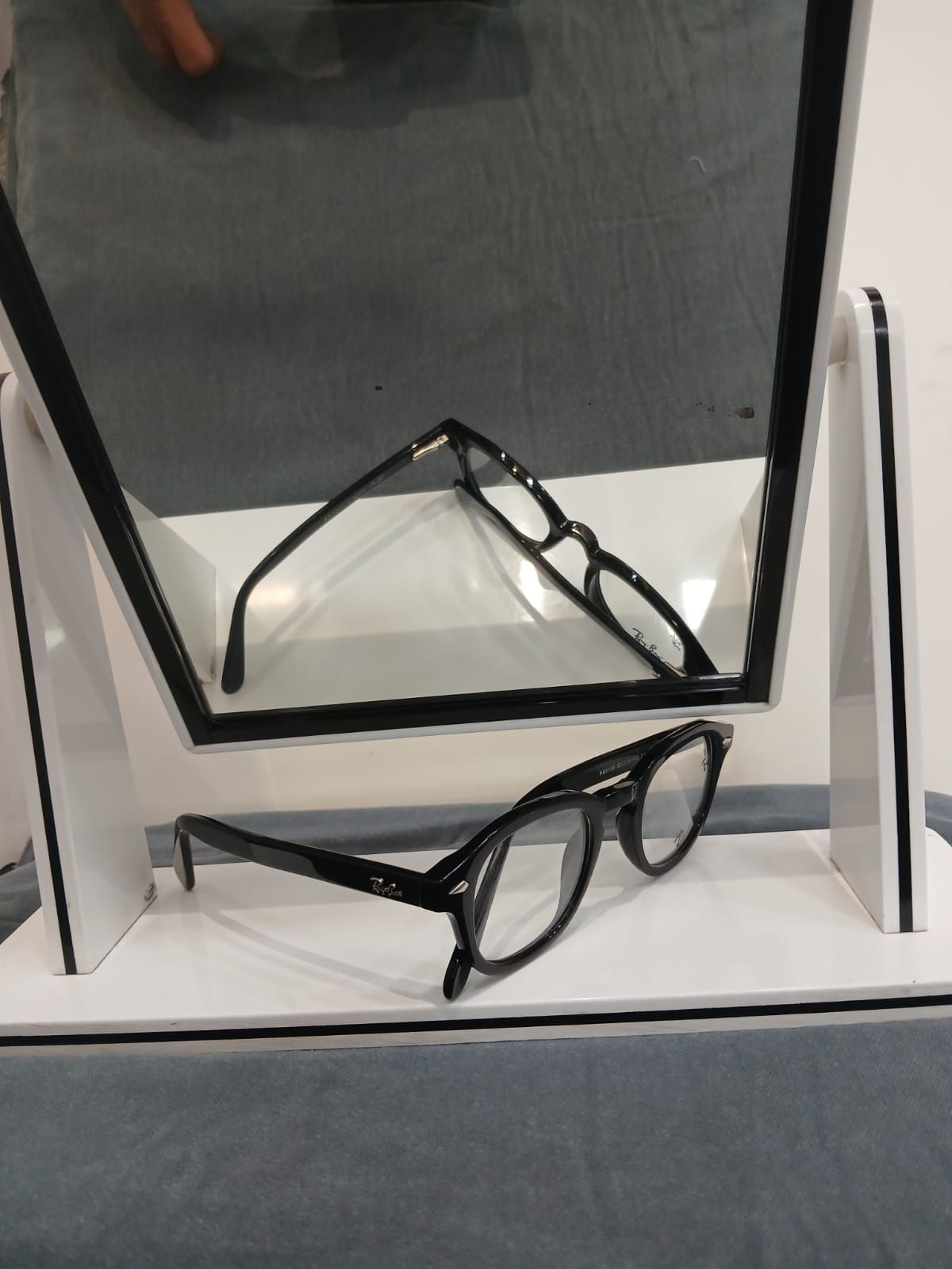 EYEGLASS - Black Thumbnail
