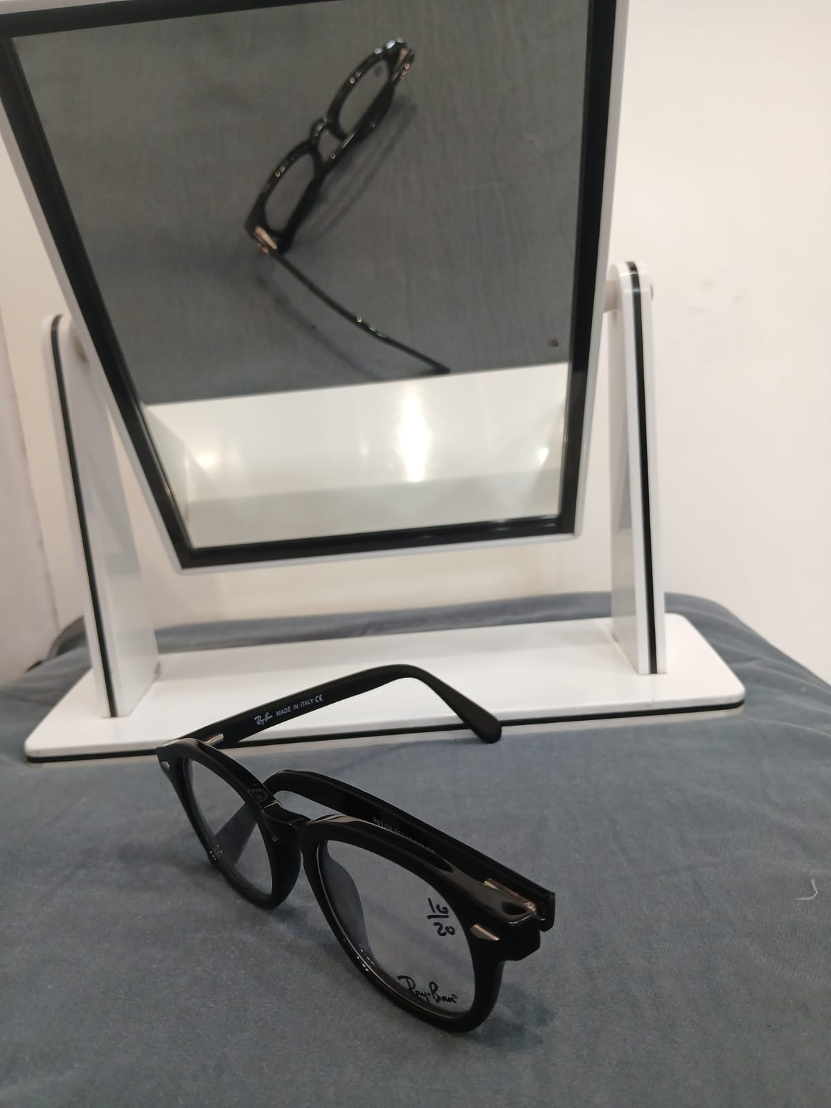 EYEGLASS - Black Thumbnail