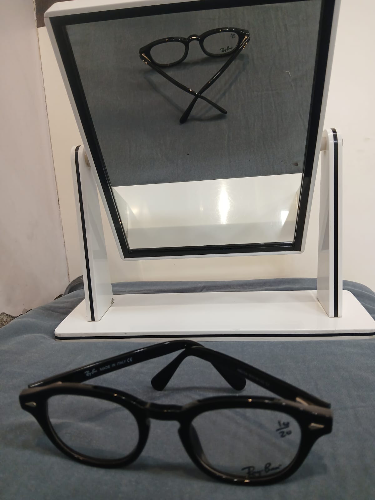 EYEGLASS - Black Thumbnail