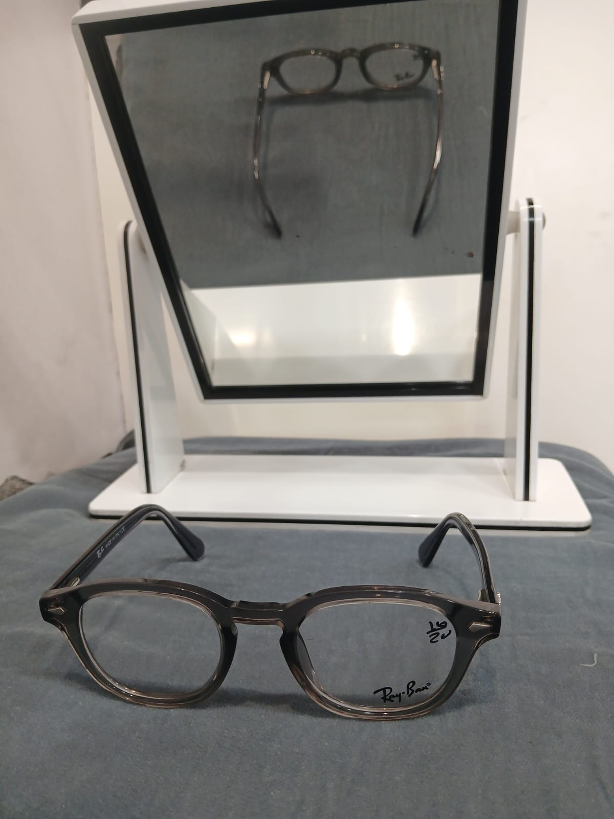 EYEGLASS - Gray Thumbnail