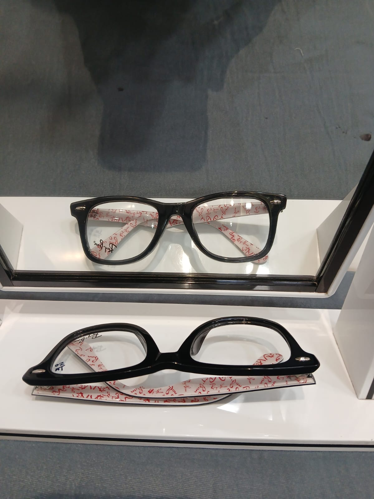 EYEGLASS - Black Thumbnail