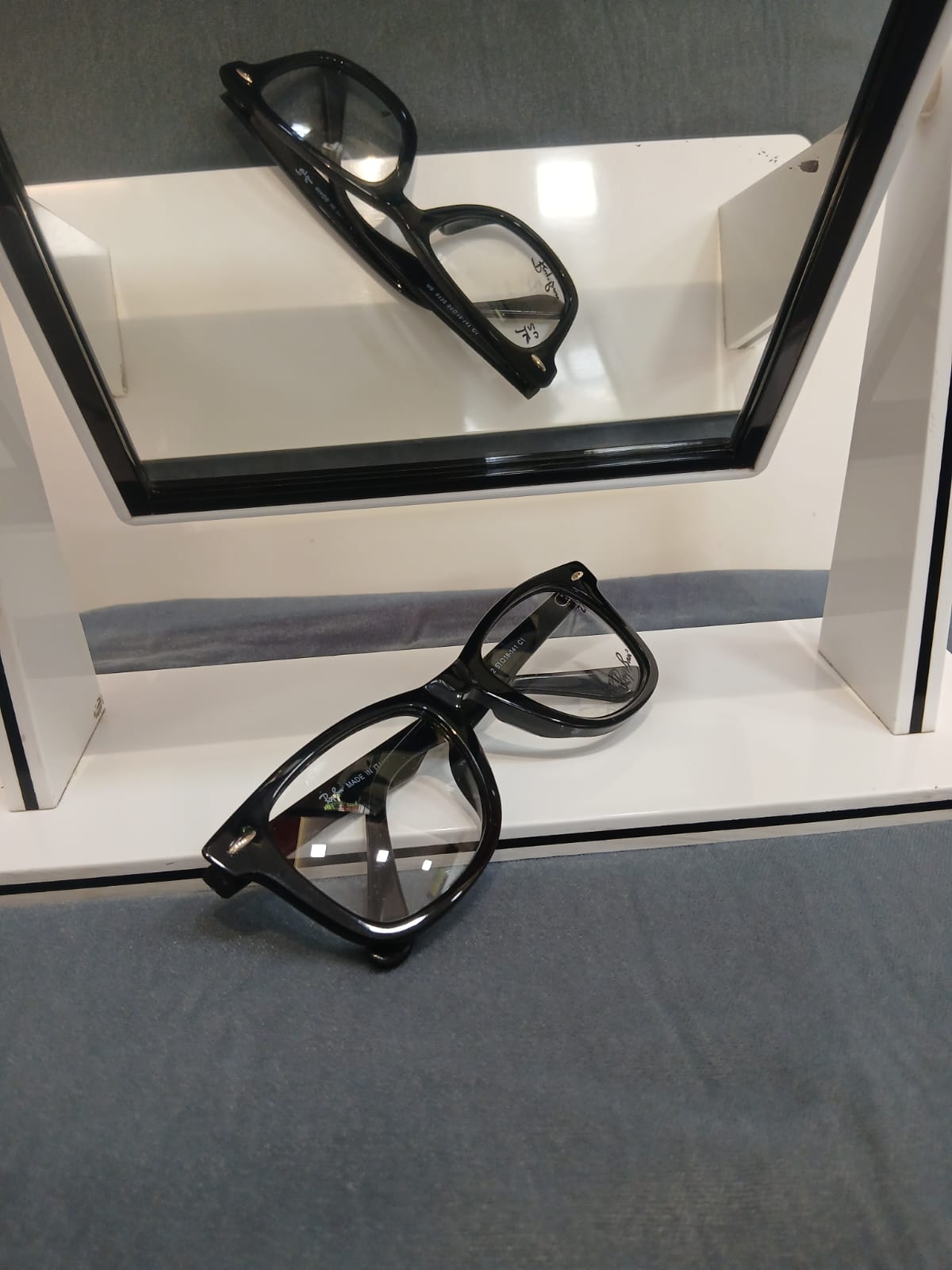 EYEGLASS - Black Thumbnail
