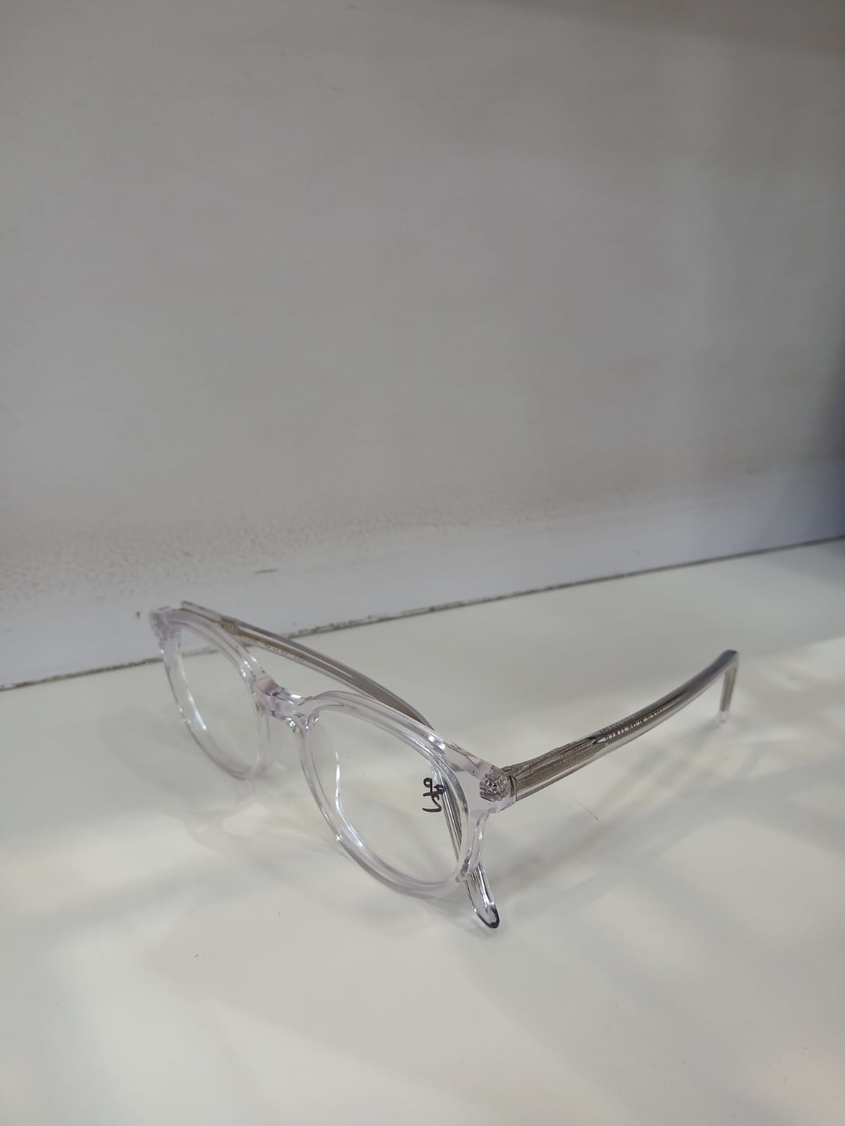 EYEGLASS - White