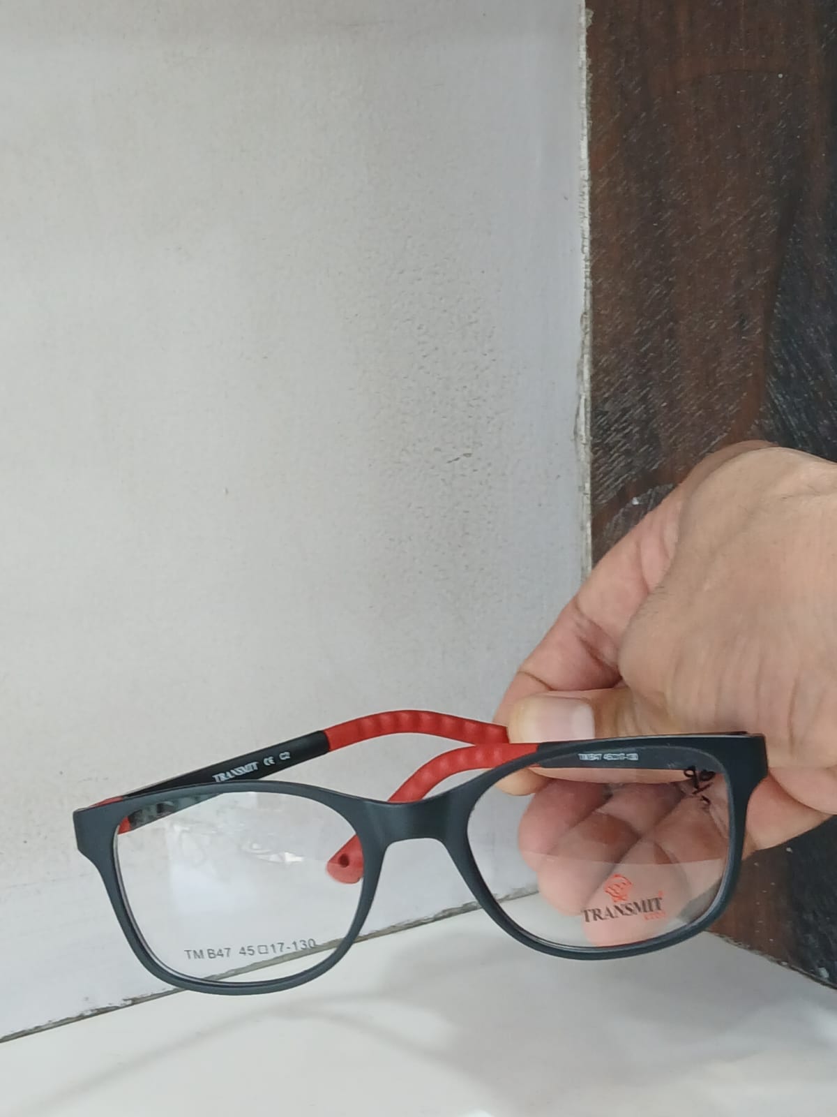 EYEGLASS - Black