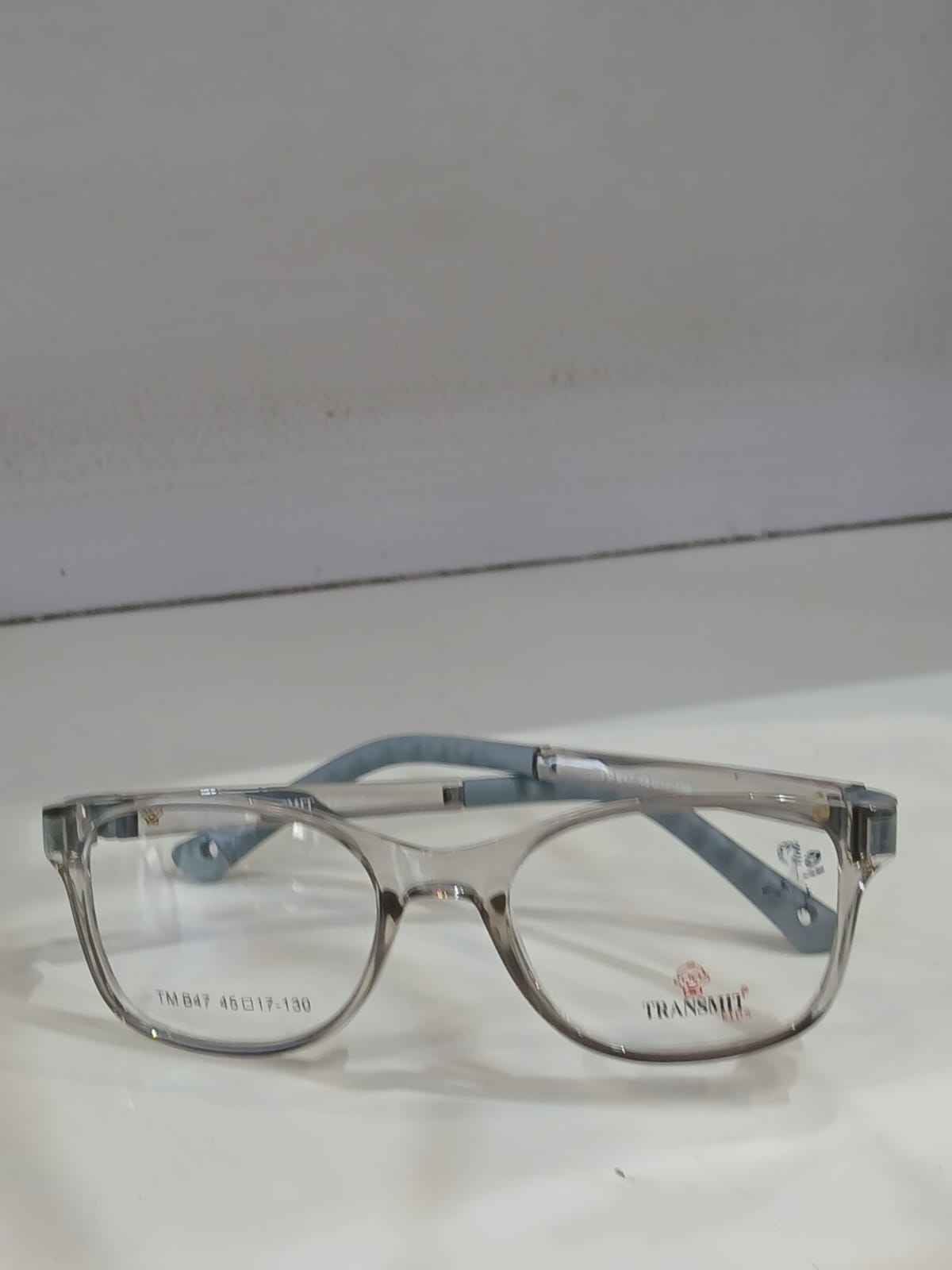 EYEGLASS - Gray Thumbnail
