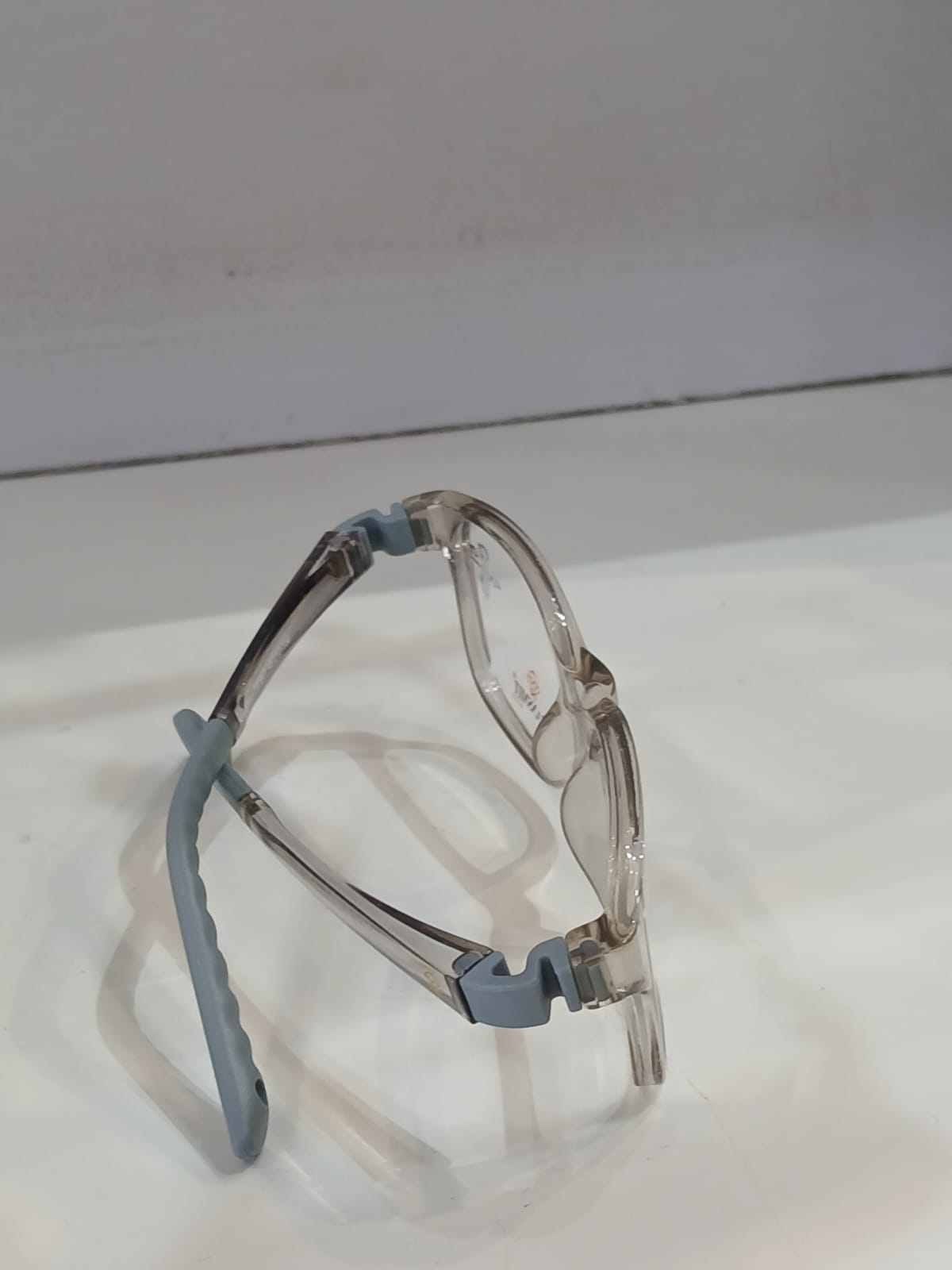EYEGLASS - Gray Thumbnail