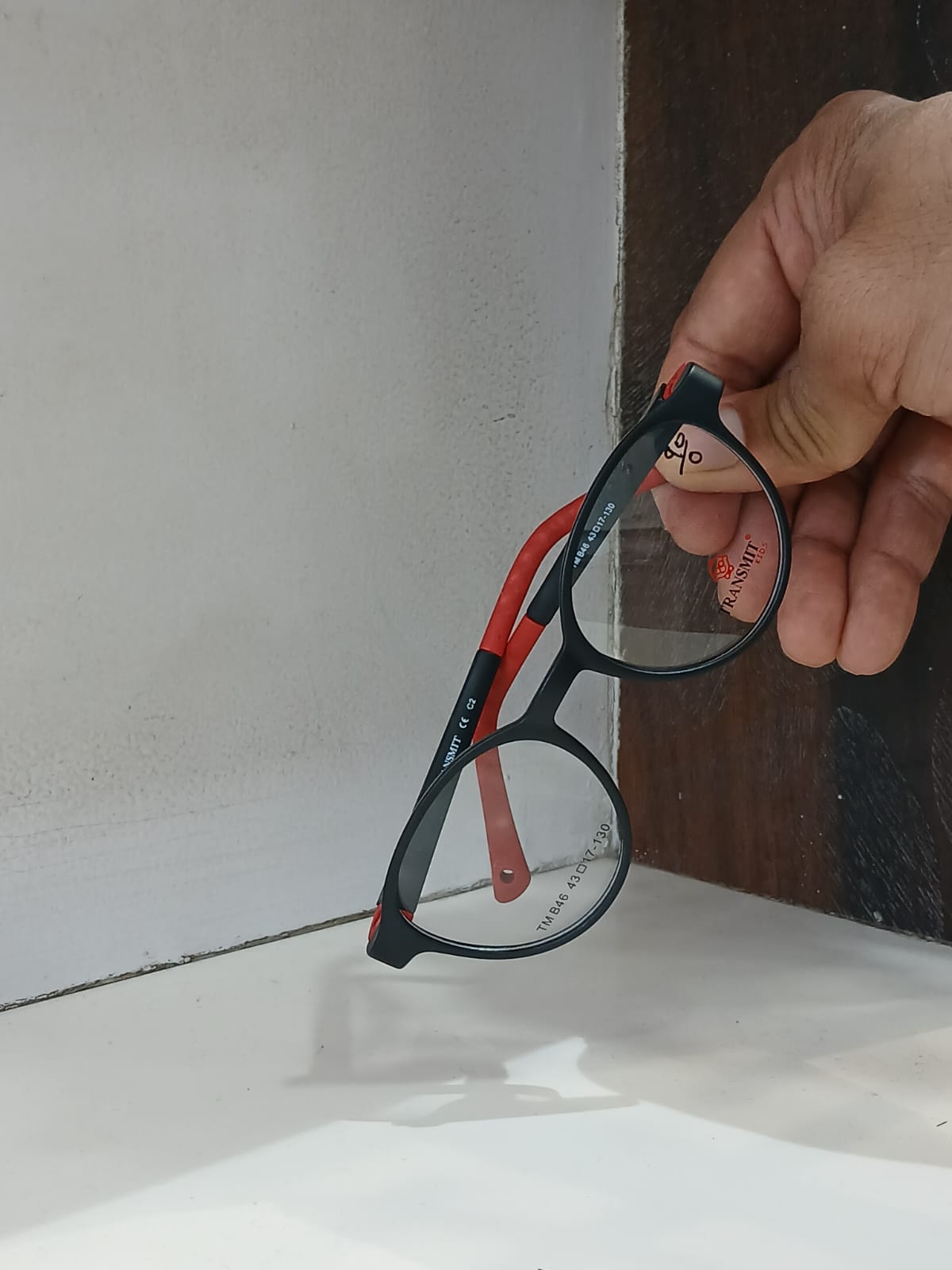 EYEGLASS - Black