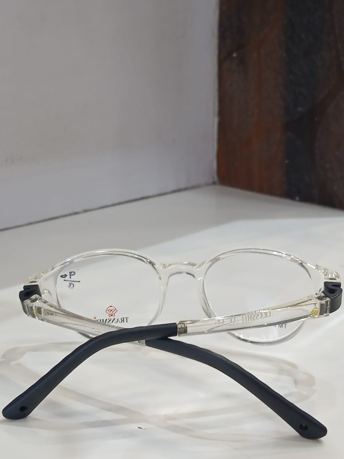 EYEGLASS - White