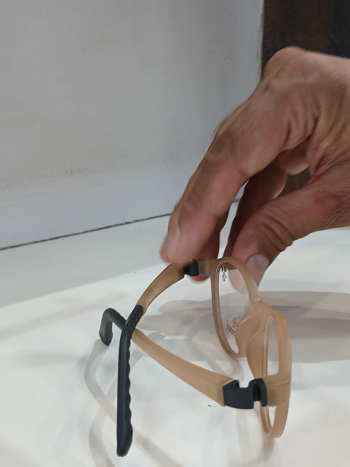 EYEGLASS - Tan Thumbnail