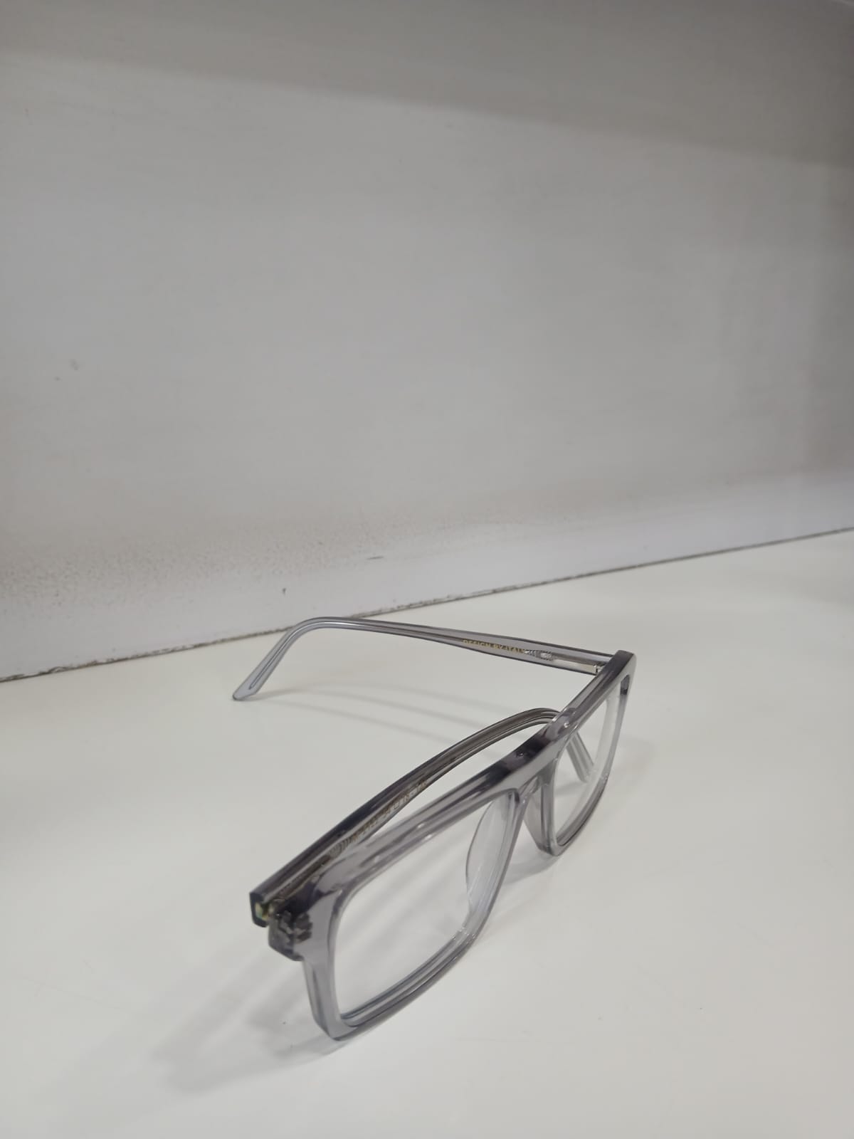 EYEGLASS - Gray Thumbnail