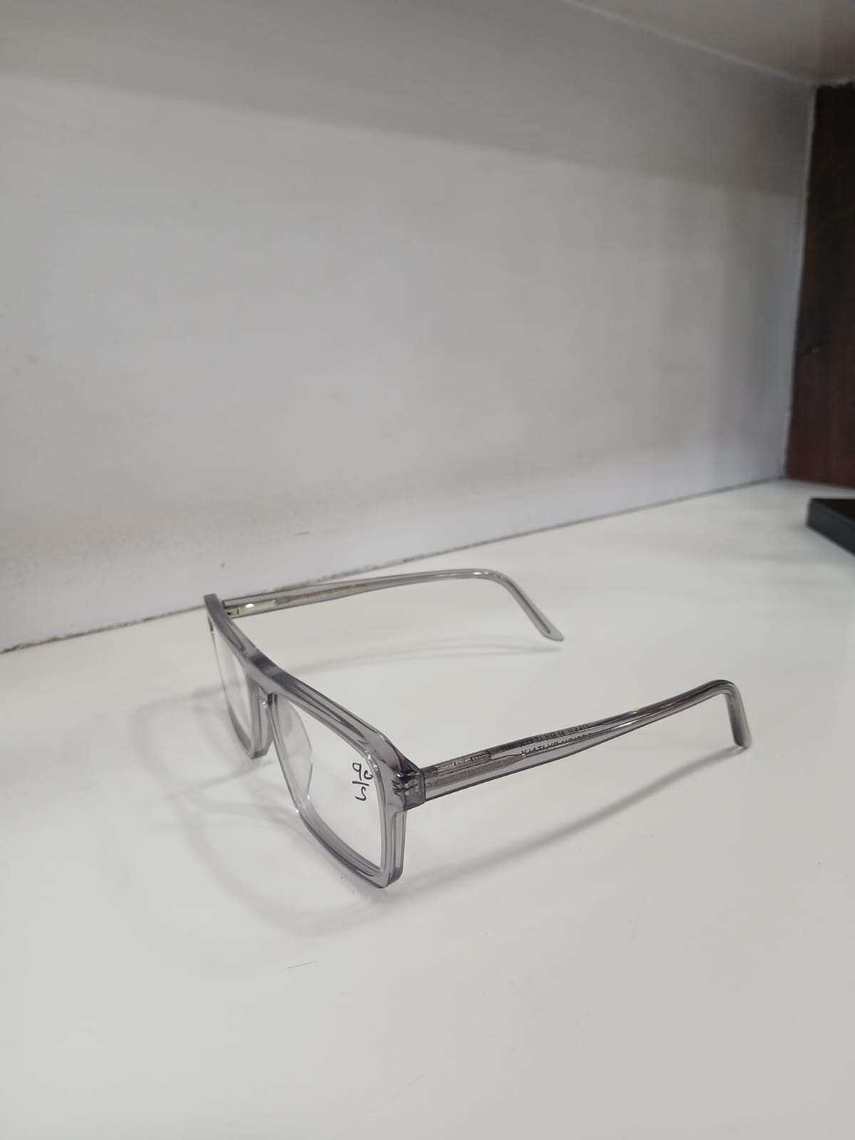 EYEGLASS - Gray Thumbnail