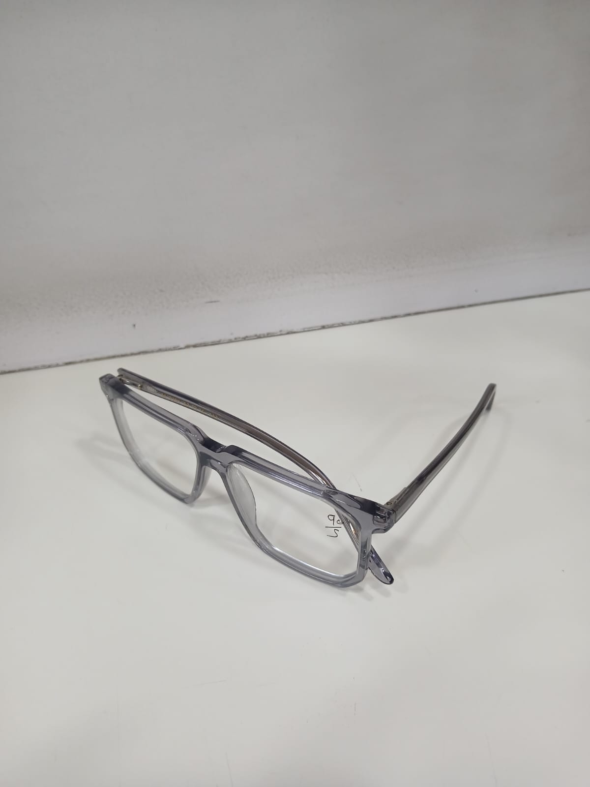 EYEGLASS - Gray Thumbnail
