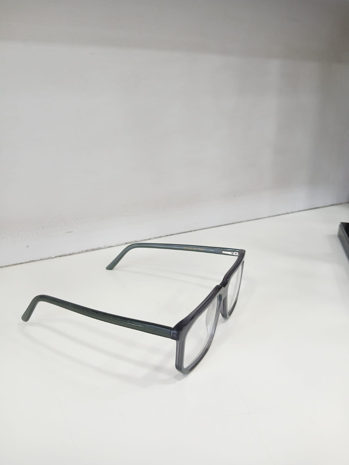 EYEGLASS - Gray Thumbnail