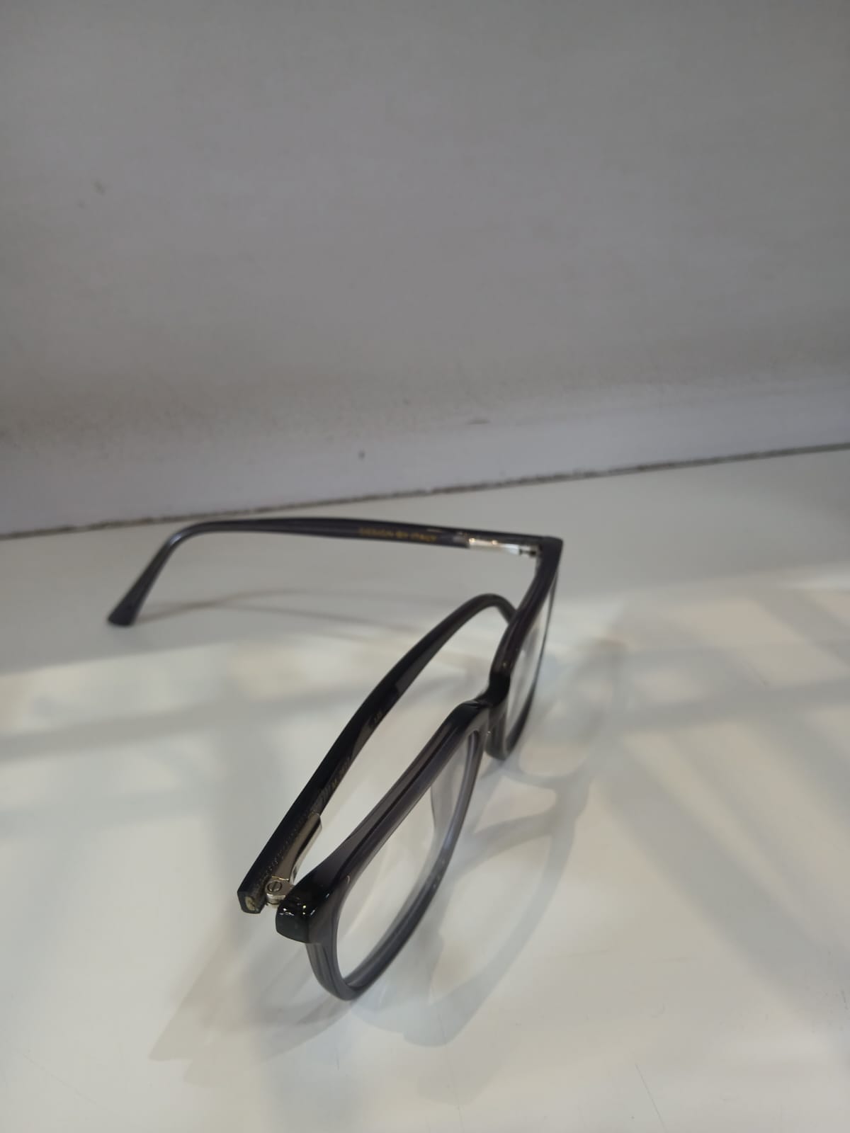 EYEGLASS - Gray Thumbnail