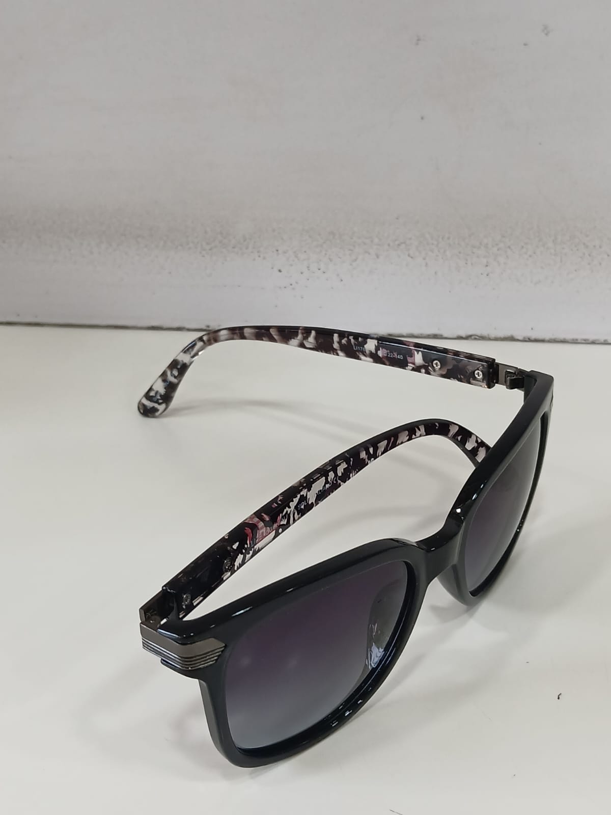 sunglasses - Black Thumbnail