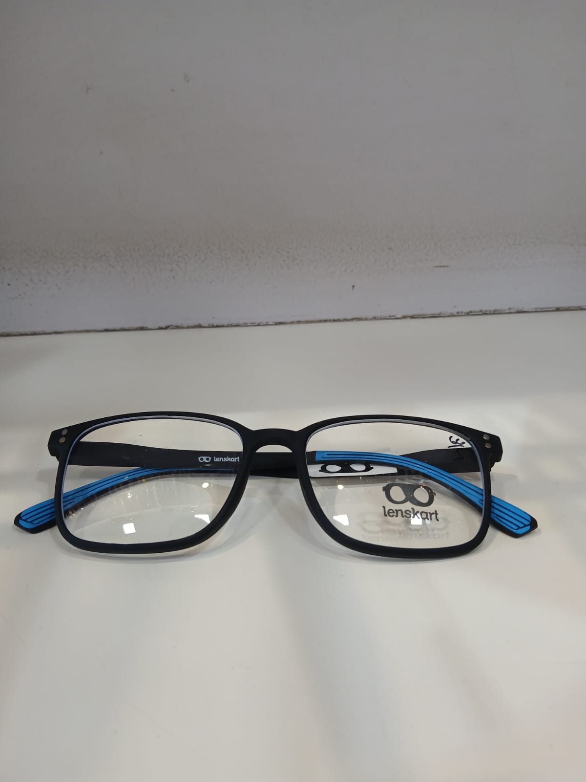EYEGLASS - Black