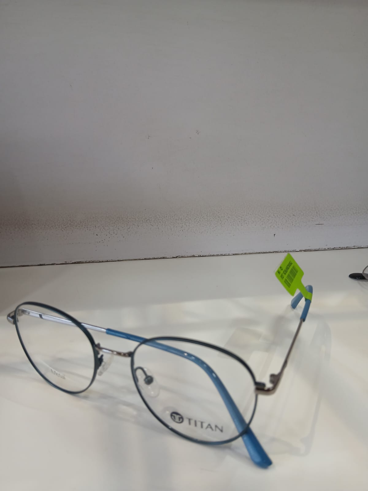 EYEGLASS