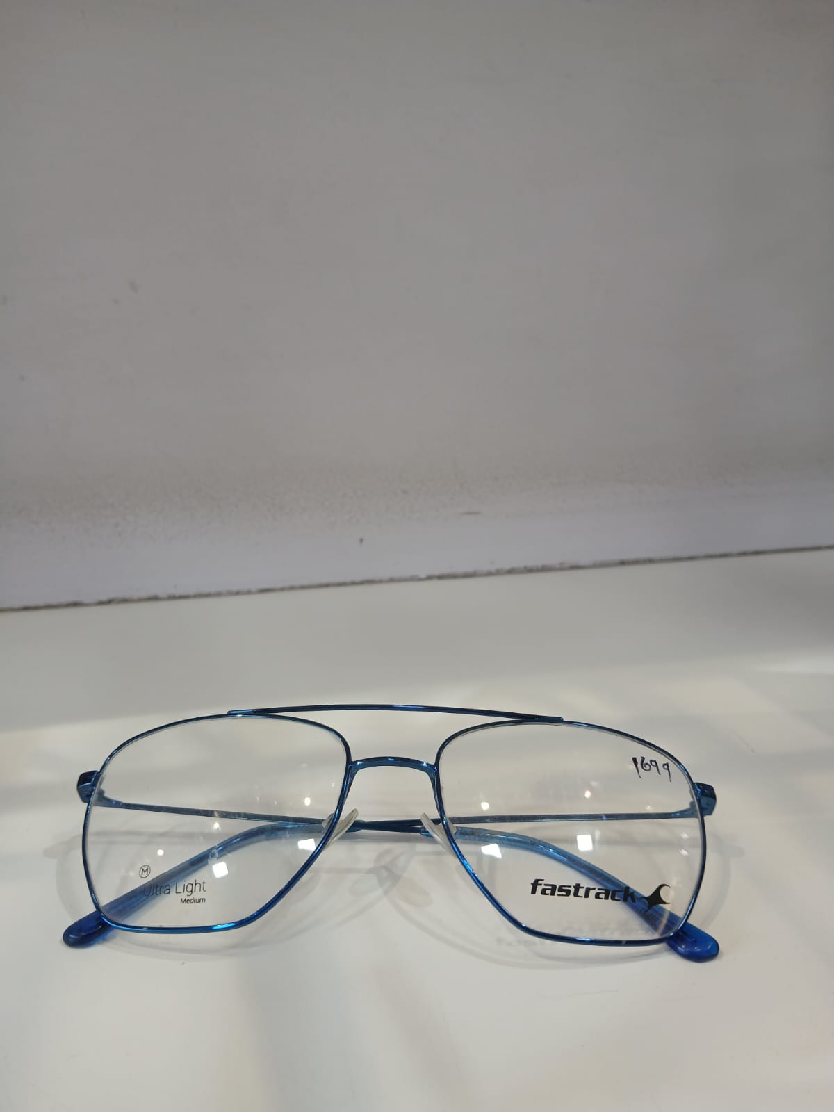 EYEGLASS - Blue Thumbnail