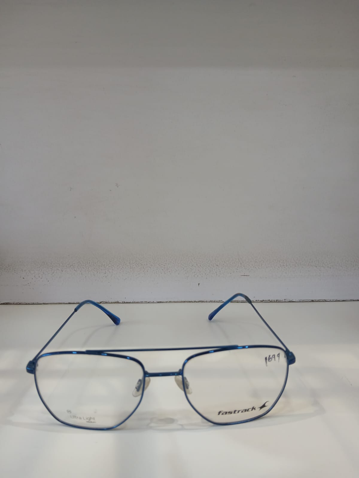 EYEGLASS - Blue Thumbnail