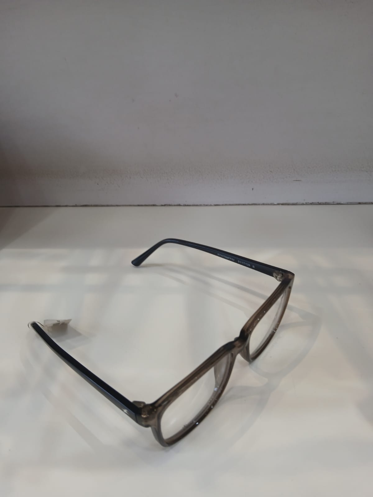 EYEGLASS - Gray Thumbnail
