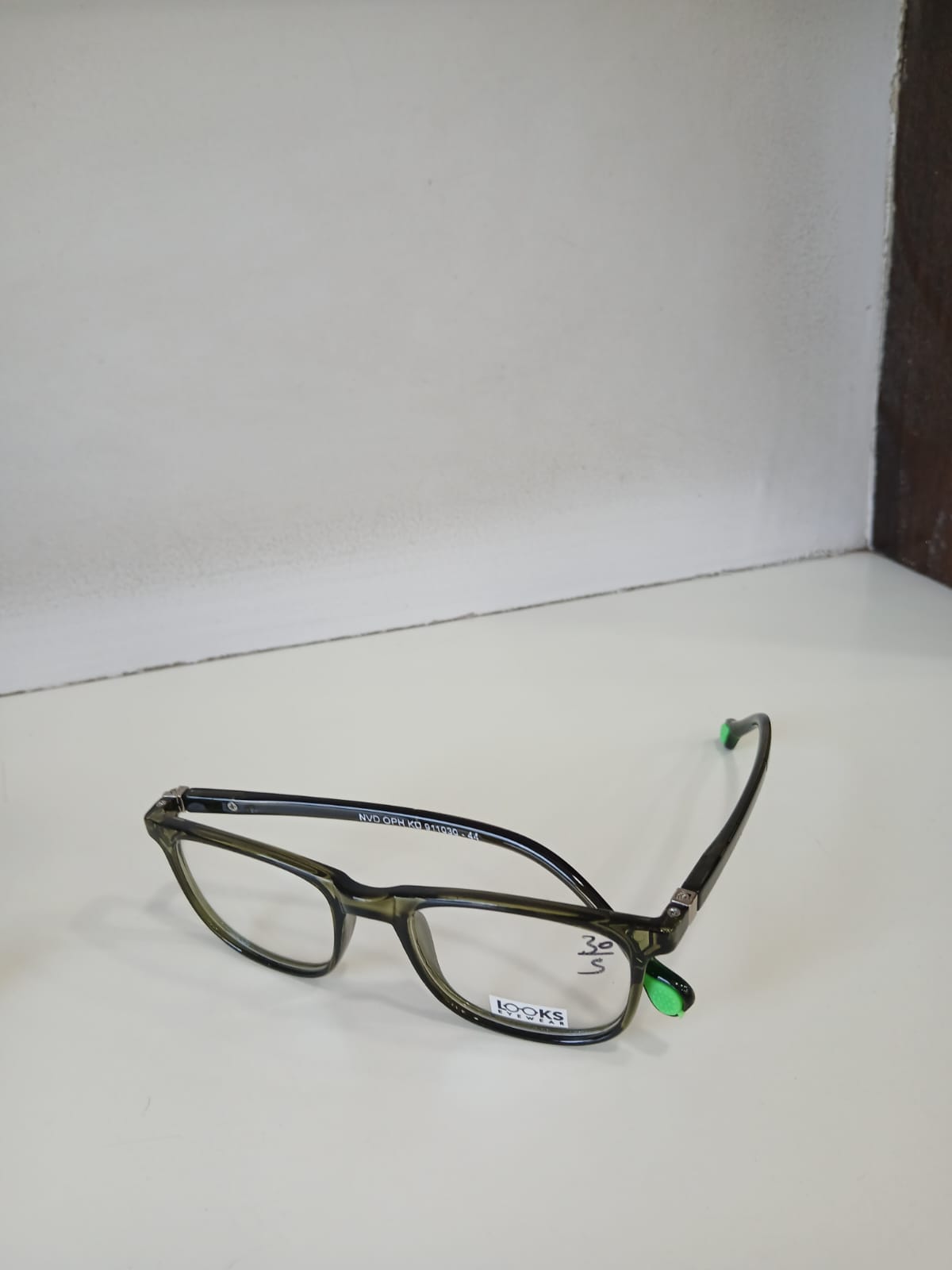 EYEGLASS - Green Thumbnail