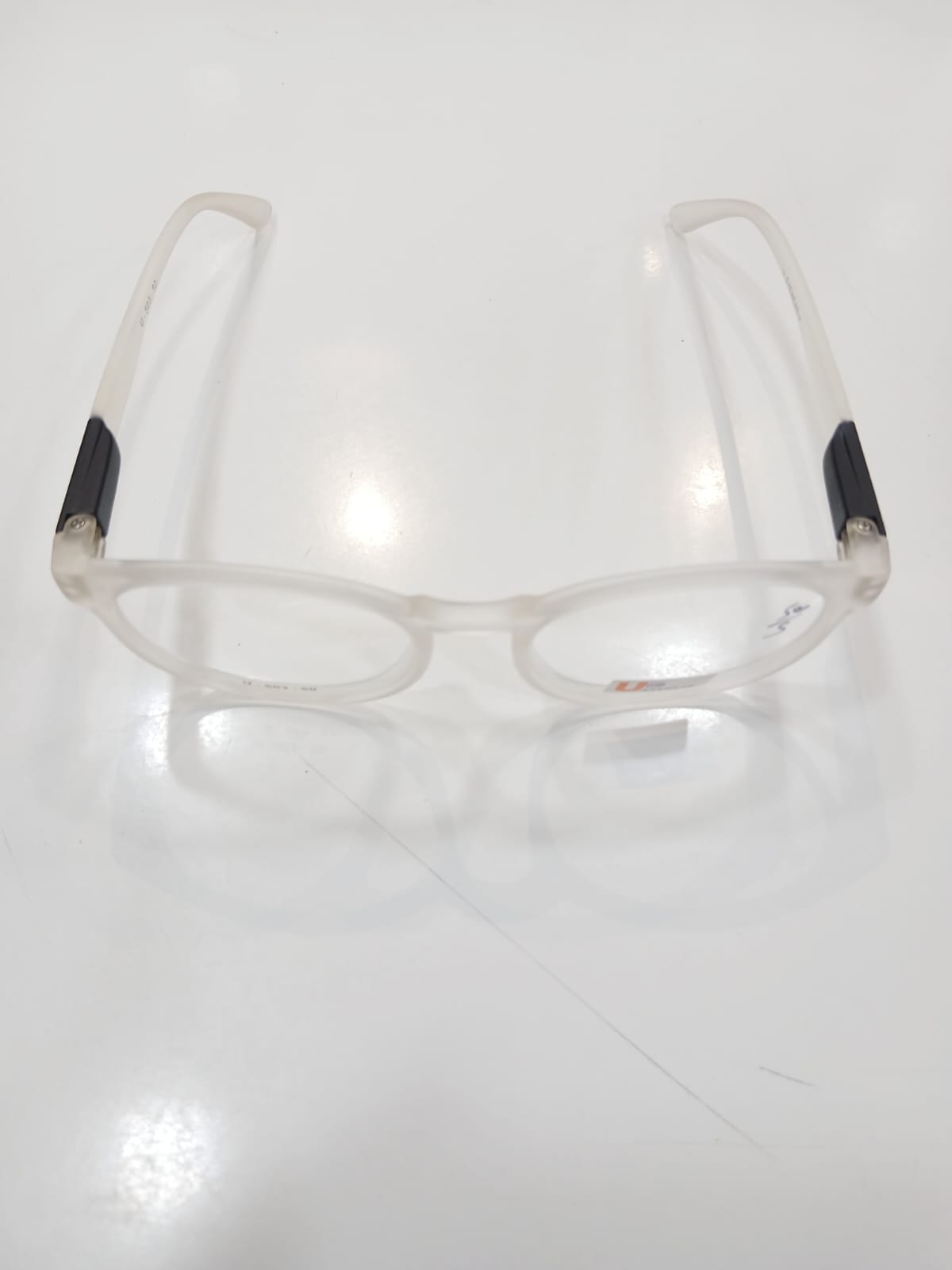 EYEGLASS - White